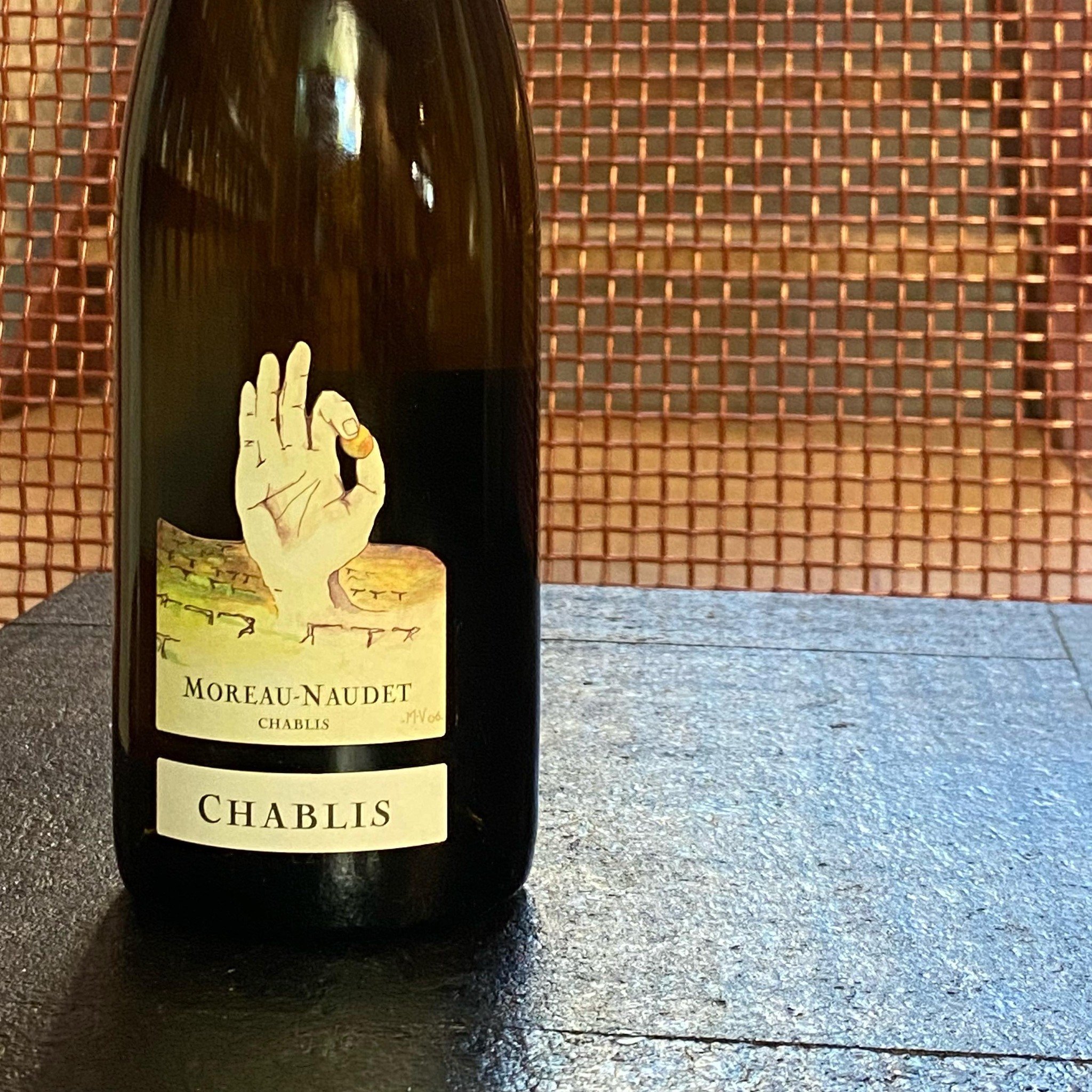 Bad day to be a bottle of Chardonnay.
This little winner from @moreau_naudet has been looking at us funny all afternoon.
Now is the perfect time to pull the cork out; with a day at home ahead of us tomorrow