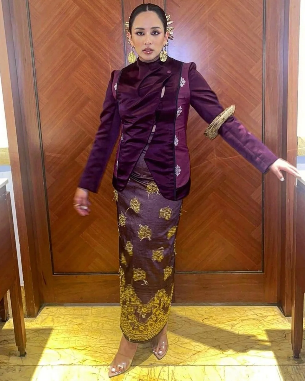 Angel Pieters at Dharmawangsa Hotel in Tangan Privé