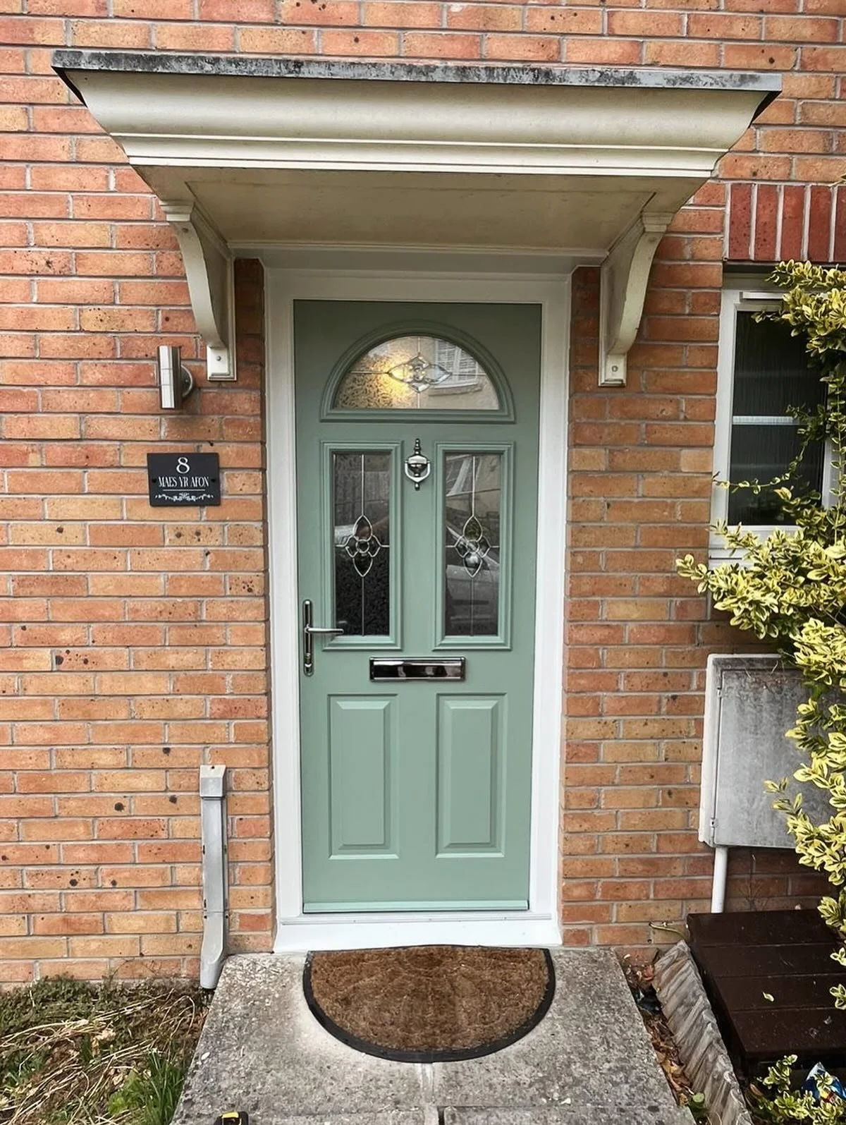 Stunning composite door we installed in Blackwood🚪

This lovely property recently upgraded in Blackwood with our &ldquo;Minster 3&rdquo; style door in Chartwell Green💚

Another happy customer ready for the winter with a thermally efficient, super s