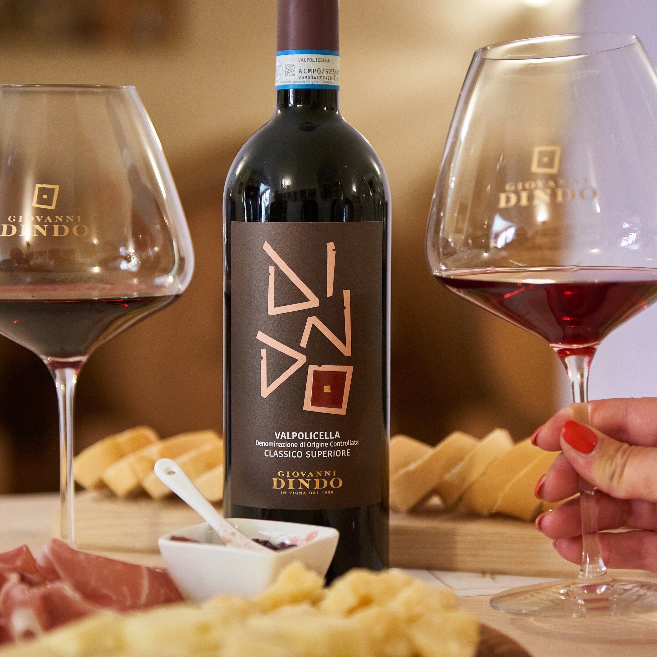 Insieme a Giovanni e alla sua accogliente famiglia, vi aspetta un&rsquo;esperienza indimenticabile di degustazione in cantina!

🍷Dal fresco Valpolicella Classico al prestigioso Amarone, ogni sorso vi porter&agrave;
a scoprire l&rsquo;anima di questa