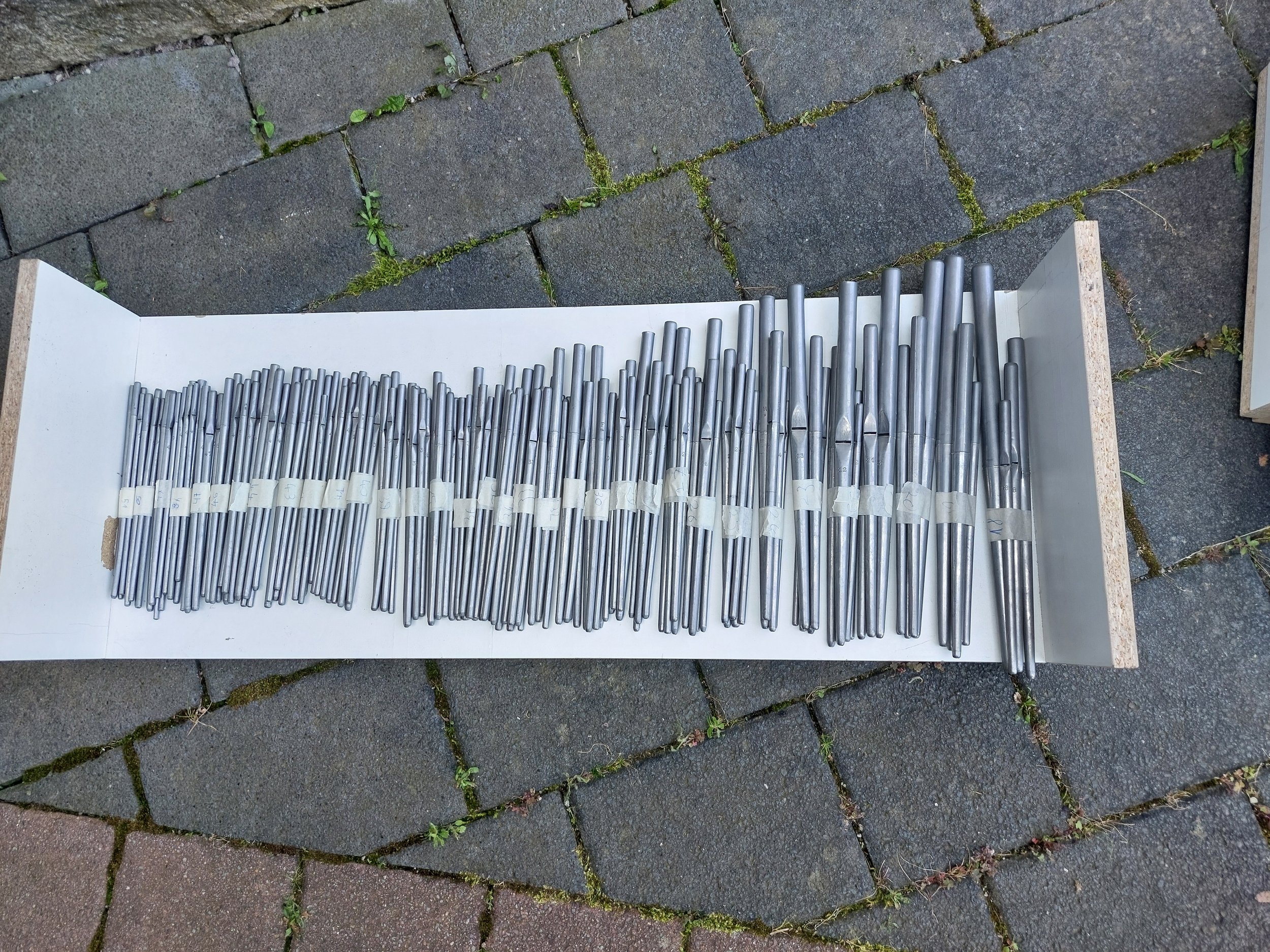 Nettoyage_de+u_Plein_Jeu_de_5_rangs,_Louis_SCHMIDT.jpeg