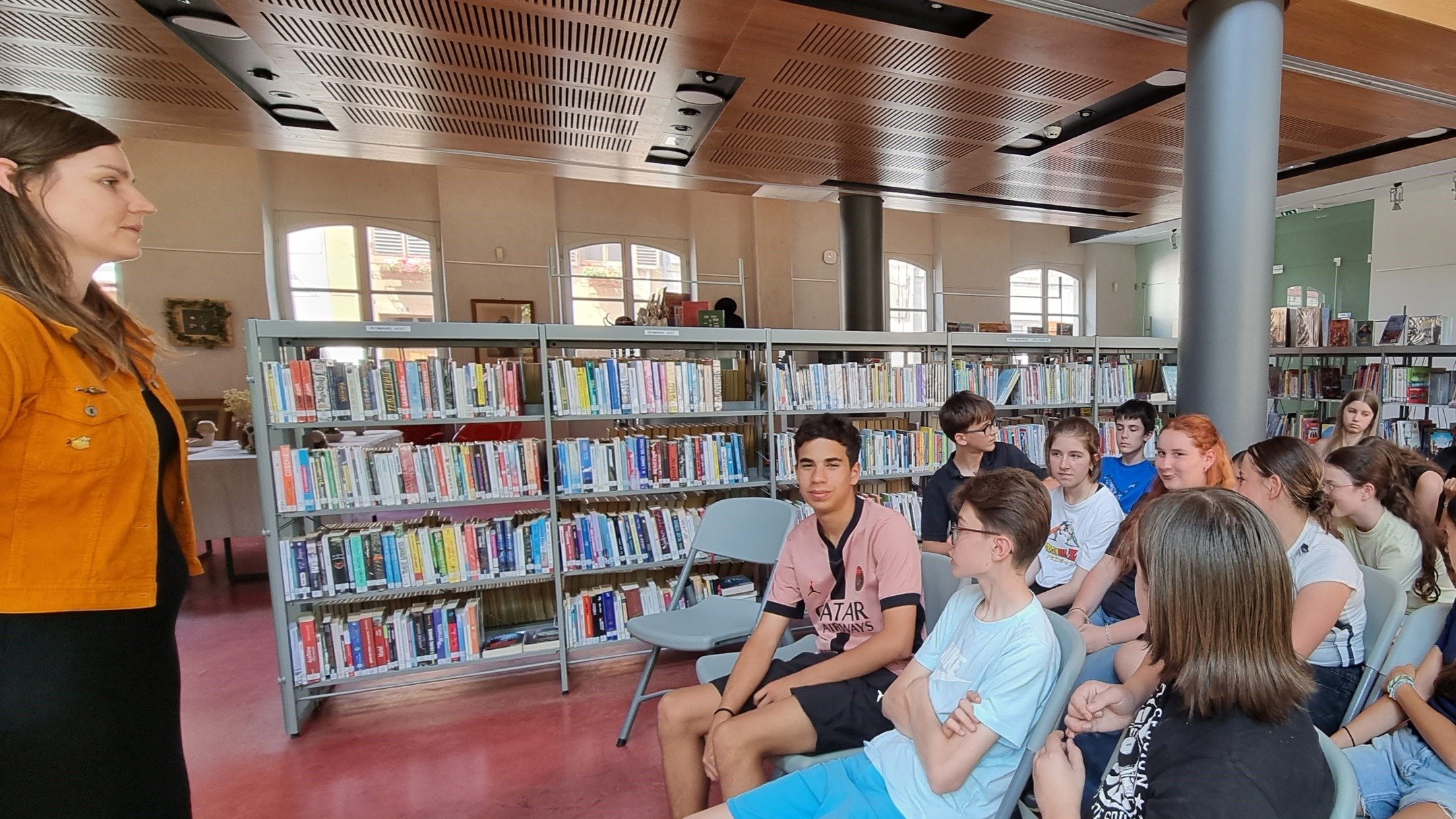 Des &eacute;l&egrave;ves de 4e ont eu l&rsquo;opportunit&eacute; d&rsquo;&eacute;changer avec Val&eacute;riane TARONT, romanci&egrave;re 📕et ing&eacute;nieure en biologie. Cette rencontre a &eacute;t&eacute; propos&eacute;e par la communaut&eacute; 