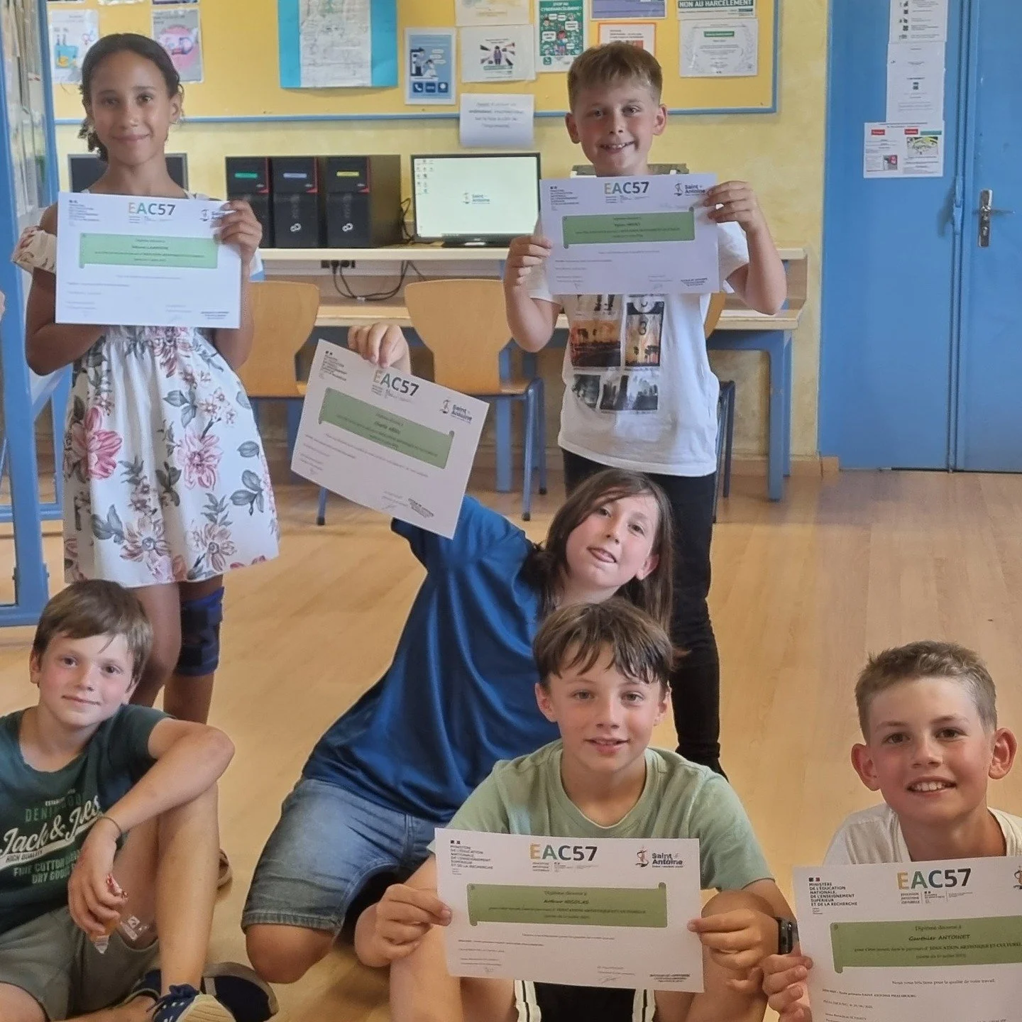 Bravo aux &eacute;l&egrave;ves de primaire 👏qui se sont investis au CDI dans le concours de lecture📙&agrave; voix haute et f&eacute;licitations toutes particuli&egrave;res Charlie ARNU, class&eacute; 1er ⏳! 
👉Les &eacute;l&egrave;ves ont re&ccedil
