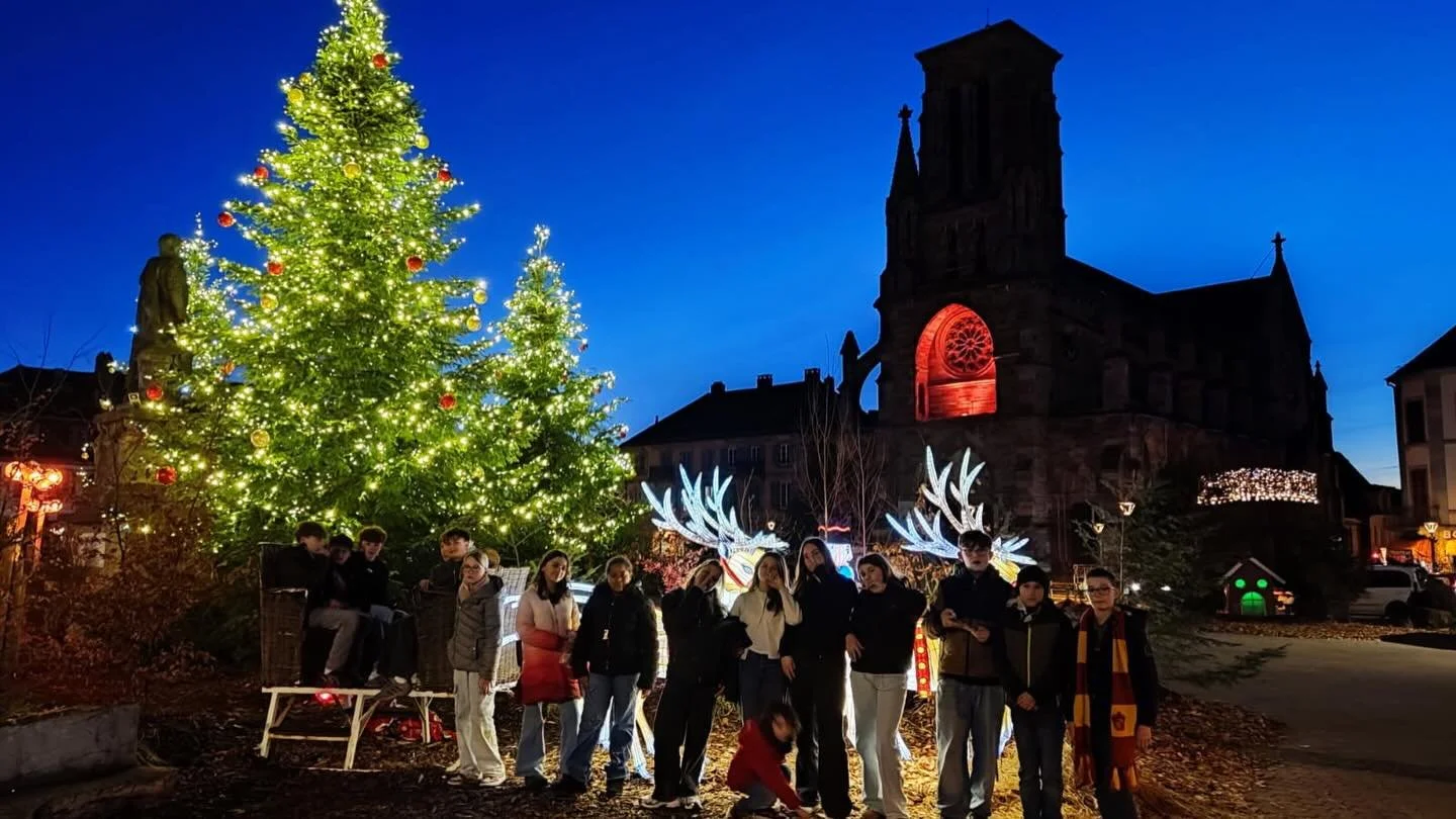 Sortie festive &agrave; Phalsbourg pour nos 6ᵉ et 5ᵉ internes
Au programme : d&eacute;couverte des illuminations de No&euml;l, un bon chocolat chaud et la d&eacute;gustation d&rsquo;un d&eacute;licieux manala. 
Un joli moment de partage et de convivi