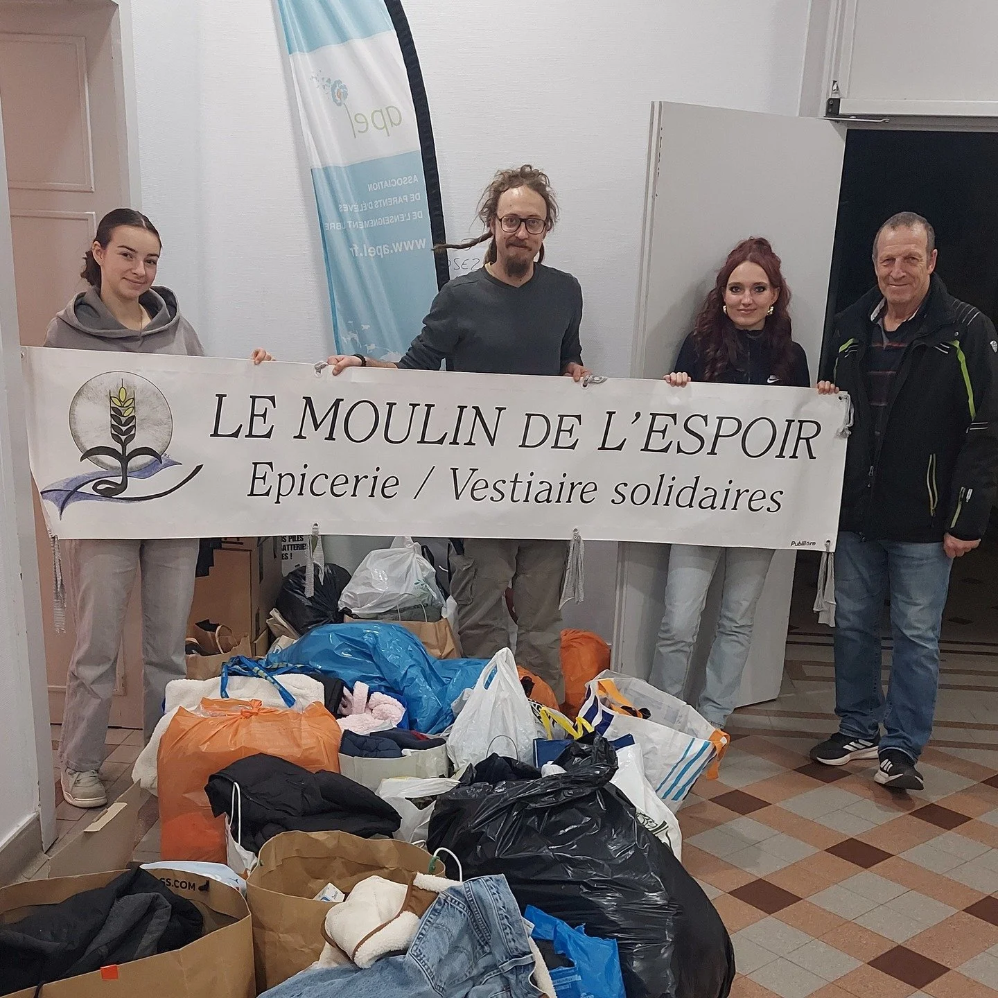 Un &eacute;lan de solidarit&eacute; pour No&euml;l &agrave; Saint-Antoine de Phalsbourg

Il y a une quinzaine de jours, les &eacute;l&egrave;ves de l&rsquo;&eacute;cole et du coll&egrave;ge Saint-Antoine de Phalsbourg ont accueilli l&rsquo;associatio