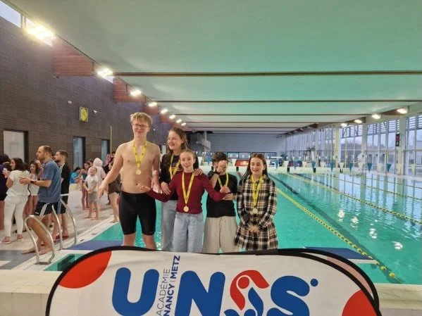 🎉 Excellente nouvelle pour notre &eacute;quipe de natation ! 🏊&zwj;♀️🏊&zwj;♂️

L&rsquo;&eacute;quipe compos&eacute;e de Ingold Apolline, Heitzmann Joanne, Pegeot Audrey, Laugel Samson et Simanski Sacha (jeune officiel) a d&eacute;croch&eacute; la 