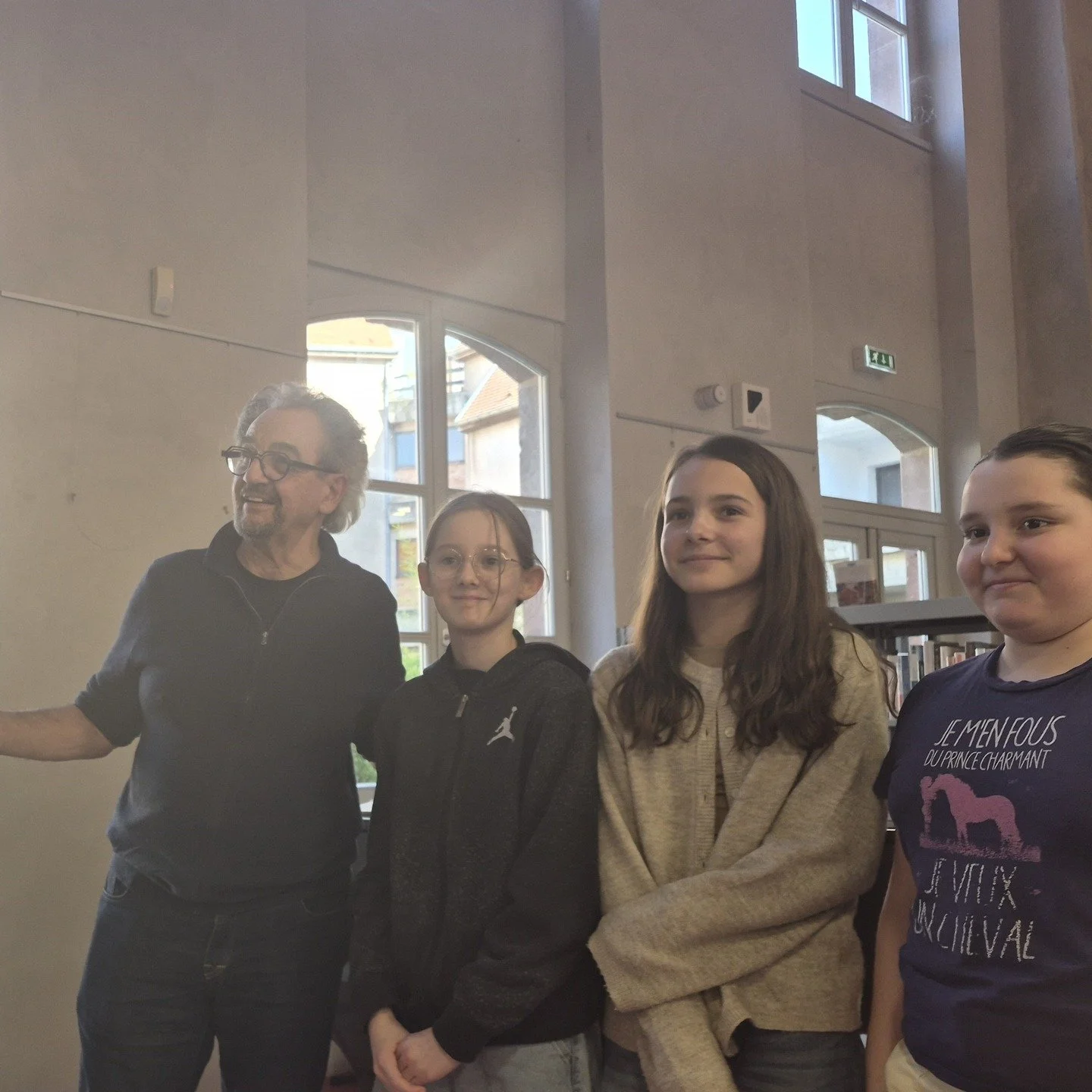 👉Les &eacute;l&egrave;ves de 6e C ont rencontr&eacute; &agrave; la m&eacute;diath&egrave;que de Phalsbourg le po&egrave;te d&rsquo;origine italienne Fulvio CACCIA, accompagn&eacute;s par M. Eon, professeur de fran&ccedil;ais, et Mme SCHMITT, documen
