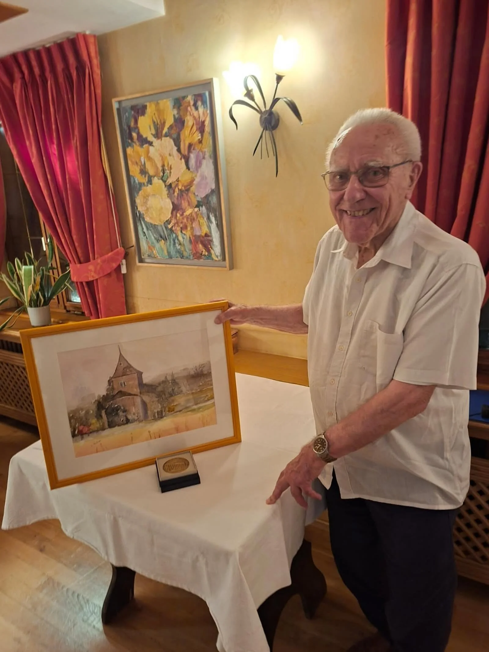🎉 Un anniversaire d&rsquo;exception &agrave; Saint-Antoine 🎉

L&rsquo;Amicale des Anciens de Saint-Antoine a eu l&rsquo;immense joie de c&eacute;l&eacute;brer les 99 ans du P&egrave;re Hugues, figure embl&eacute;matique de notre &eacute;tablissemen