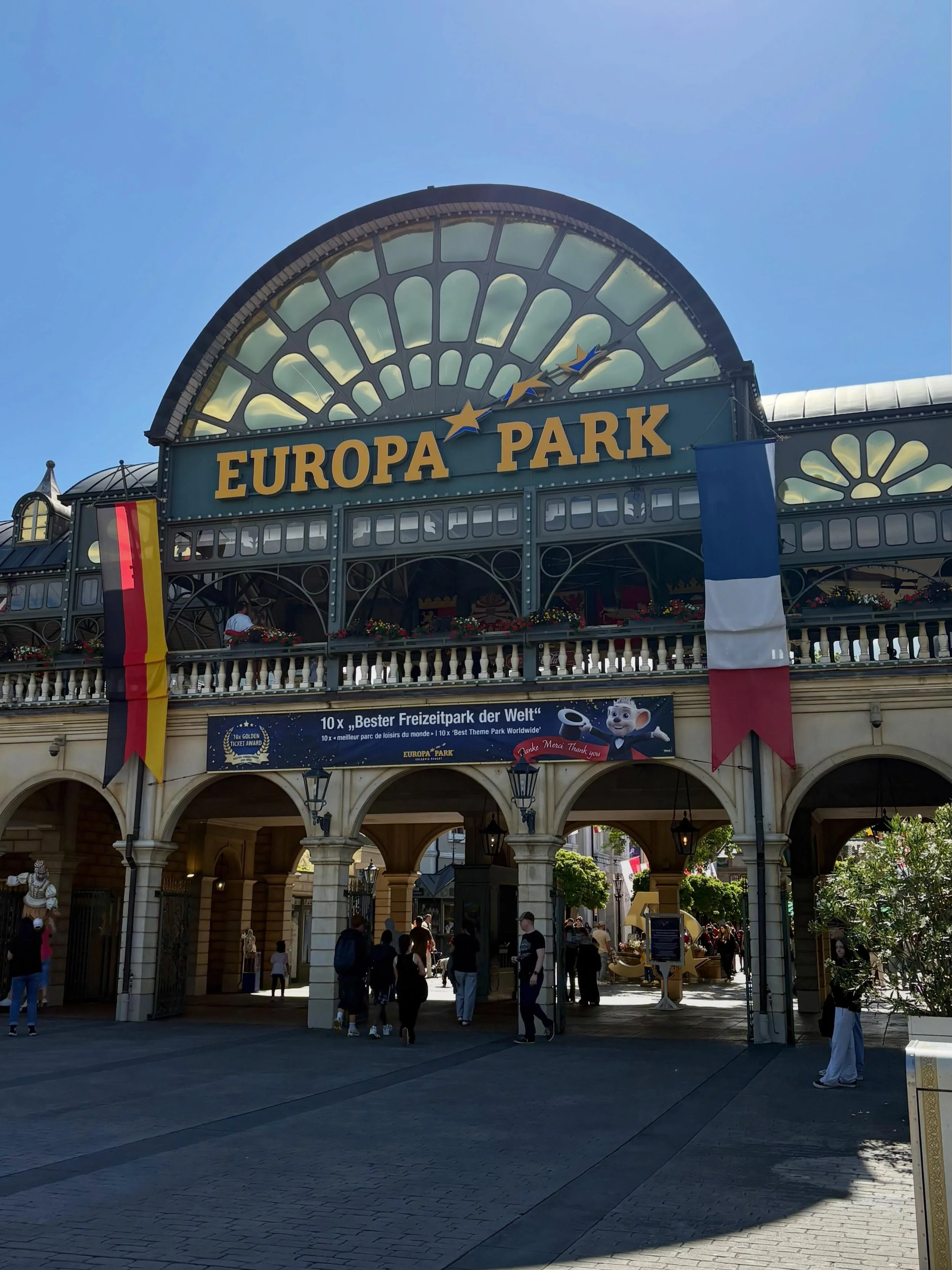 🎢☀️ Sortie de fin d&rsquo;ann&eacute;e &agrave; Europa-Park pour nos &eacute;l&egrave;ves internes ! ☀️🎢

Mercredi dernier nos &eacute;l&egrave;ves internes de la 6e &agrave; la seconde ont pass&eacute; une magnifique journ&eacute;e &agrave; Europa