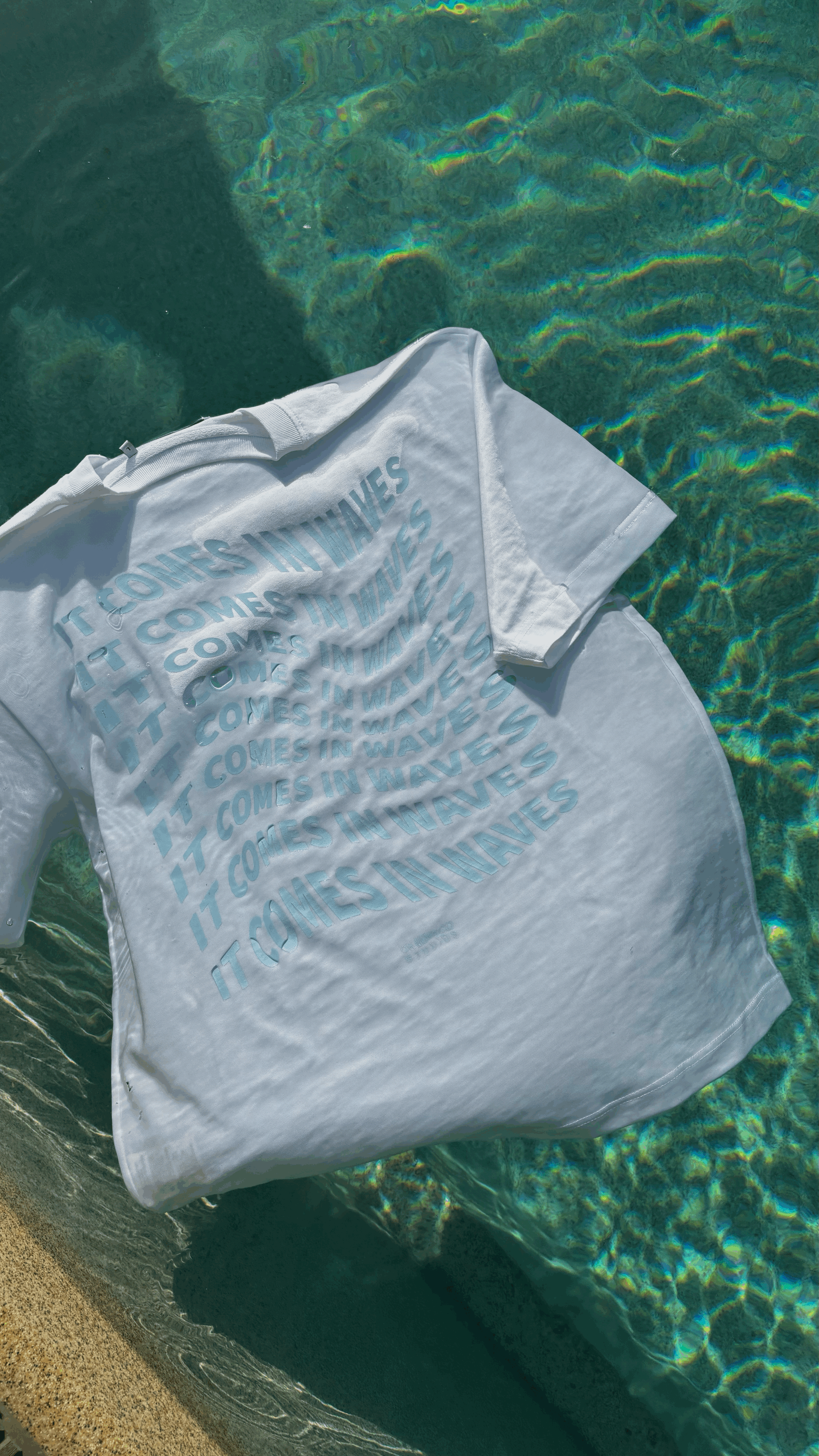 T-SHIRT IT COMES IN WAVES