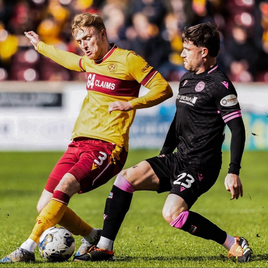 Fantastic to see @ryanstrain8 return from injury in style✨

#edgesox #spfl #stmirren #gripsocks #football #soccer