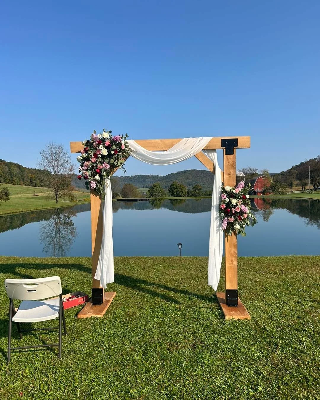 A beautiful day for a beautiful wedding. I kept my schedule small this year so I could focus on my own wedding, but this one was at the perfect time. ❤️ Congrats Katie and Jared!