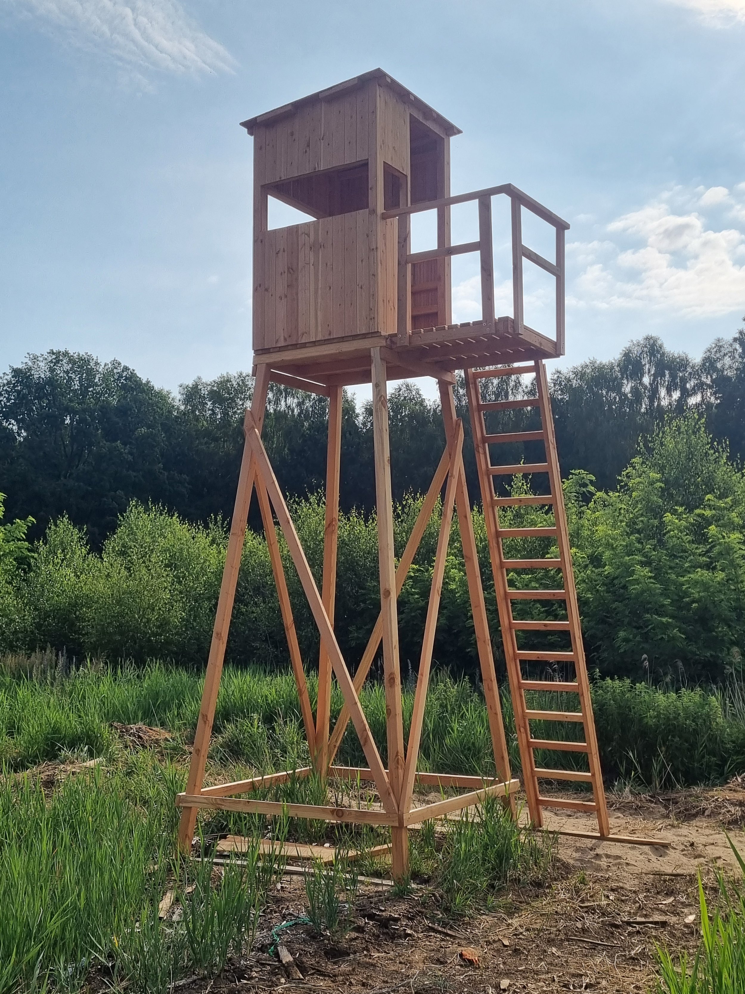 Hochsitz aus Lärche für die Jagd — Hochsitz Outlander