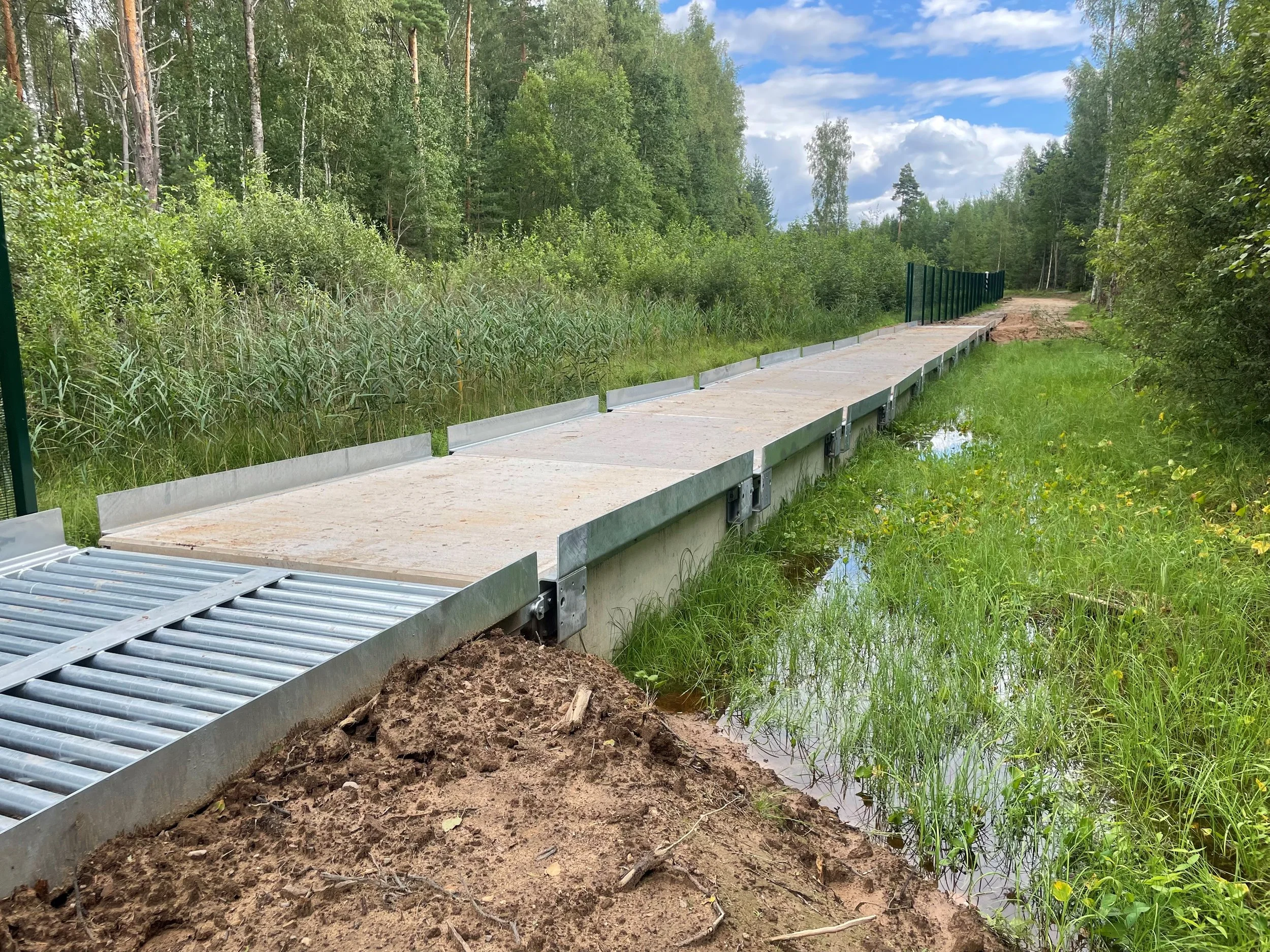 Border guard overpass on a swamp area (Concrete Floats L).