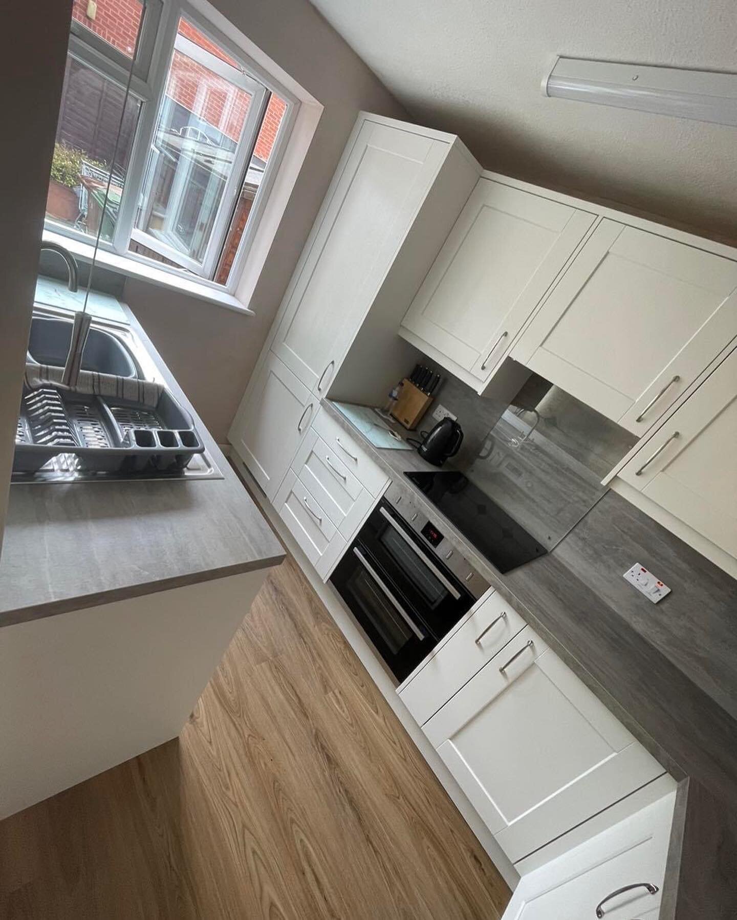 Electrical work for this kitchen fit out in Worcester by Consider it Dunn Hereford with Richard Quinn Flooring and @elgarkitchens 

#electrician #electrics #kitchenelectrics #kitchenfitter #kitchenfloor #kitchenflooring #kitchens #newkitchen #general