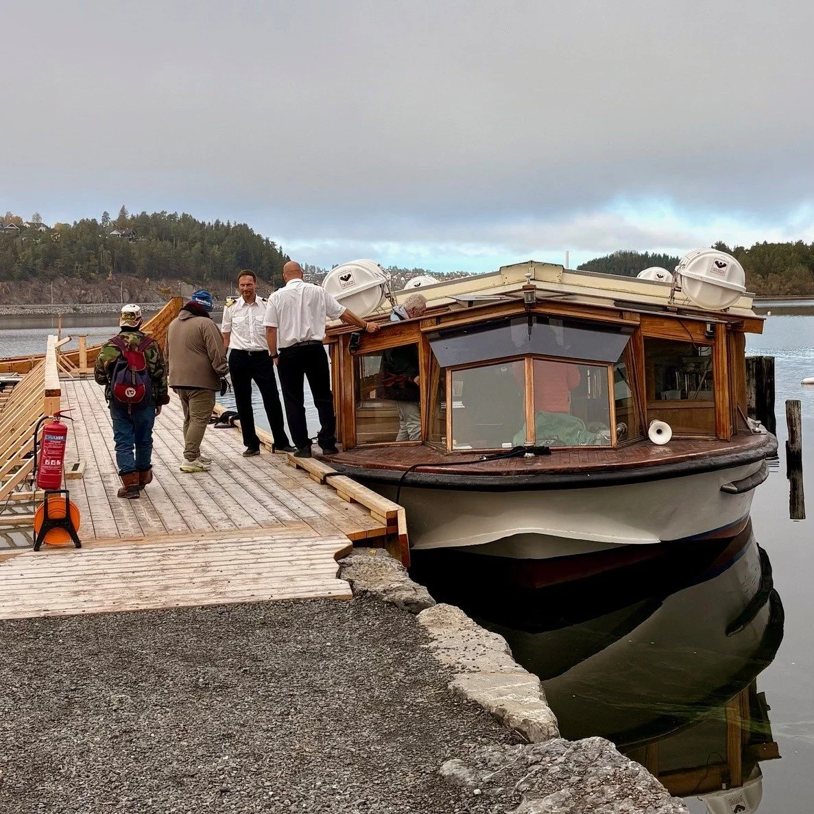 🤩🛟Stor takk til Dronning Tyras B&aring;tforening  for b&aring;turen p&aring; blikkstille vann og med deilige rundstykker og kaffe.

Vi ble godt tatt i mot av skipperen og hans besetning som holdt st&oslash;dig kurs ute p&aring; Steinsfjorden. Her k