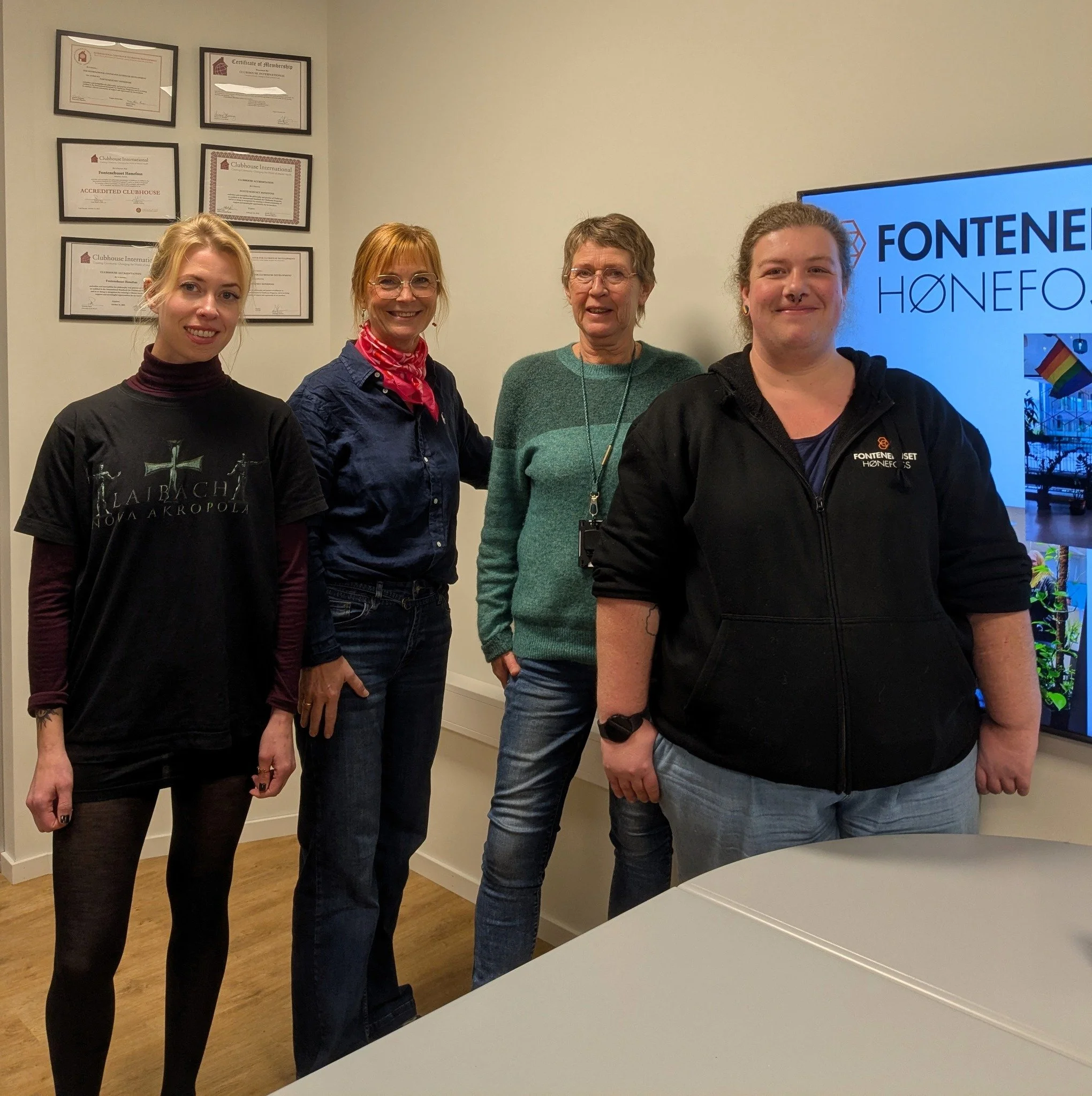 🤩Den siste tiden har vi hatt s&aring; mange spennende og flotte m&oslash;ter med samarbeidspartnere. I forrige uke var det rektor ved H&oslash;nefoss videreg&aring;ende skole Torunn Mathisen som bes&oslash;kte oss. V&aring;rt medlem Vilde viste henn