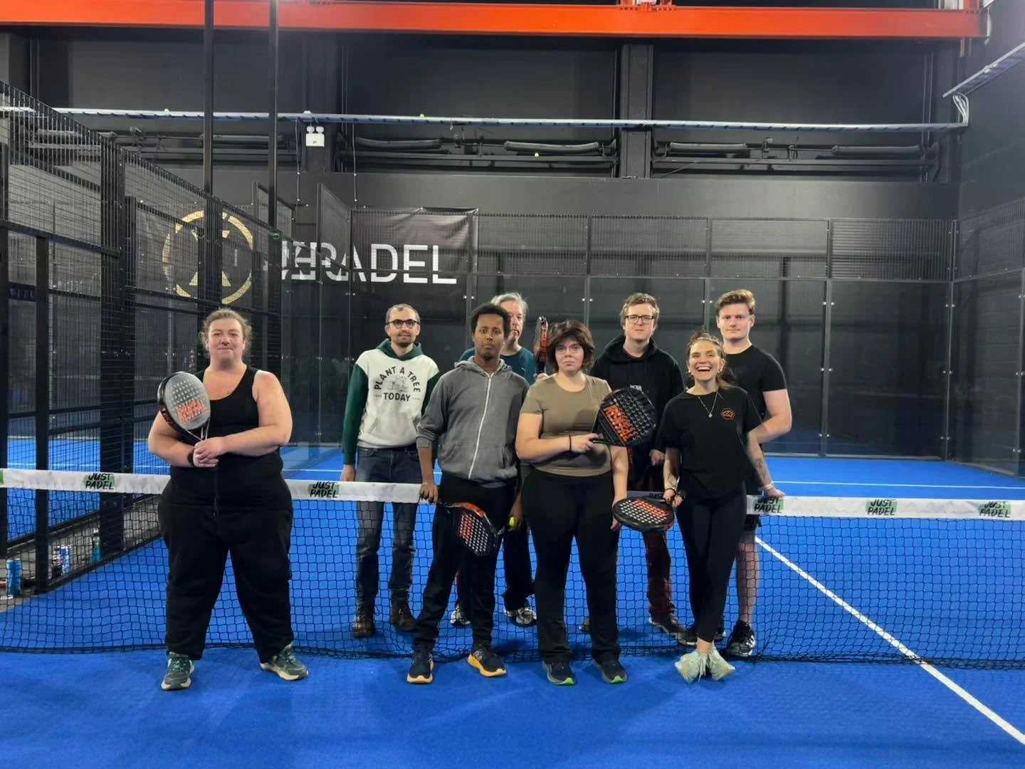 Tusen takk til Xpadel p&aring; helgelandsmoen for at vi fikk ha v&aring;r aktive Klubbkveld hos dere i g&aring;r. Veldig hyggelige folk og godt lokale, utstyr og baner. 
Vi var ti stykker som deltok p&aring; padel og hadde det veldig morsomt! Med man
