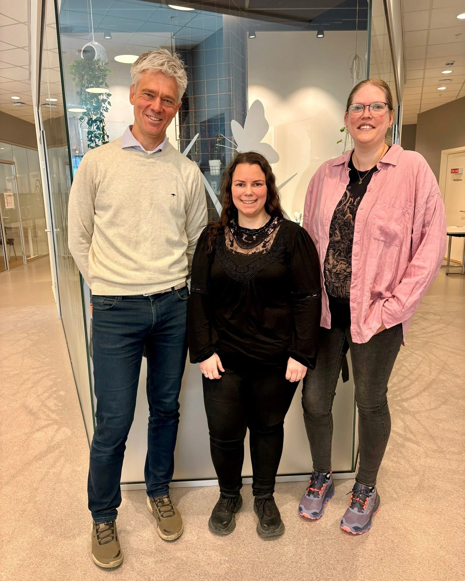 V&aring;r nye styreleder Peer Veiby var p&aring; bes&oslash;k p&aring; huset i forrige uke. Der fikk han en grundig omvisning og innf&oslash;ring av hva et Fontenehus er av Alida og Ida. Vi gleder oss til &aring; bli enda bedre kjent med han. Her for