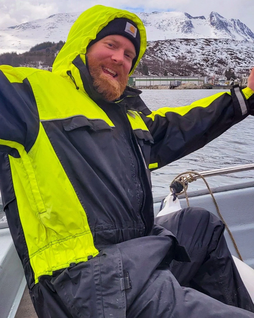 Vi har gleden av &aring; &oslash;nske Kenneth velkommen som v&aring;r nye medarbeider p&aring;  Fontenehuset! 🙌
Kanskje er han allerede et kjent ansikt for noen, gjennom sin tidligere jobb i Akari har han nemlig laget filmer for oss. 
Det ga ham et 