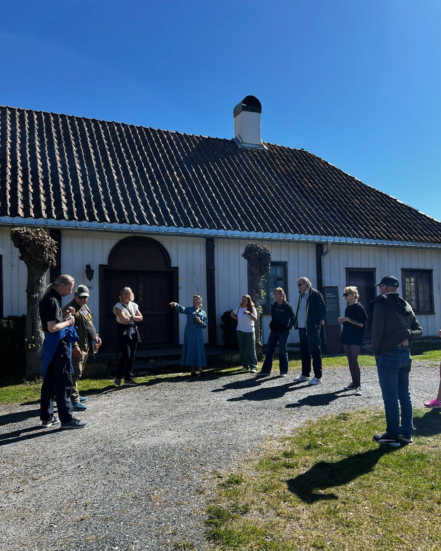 Vi har v&aelig;rt p&aring; befaring i den fantastiske Ridderg&aring;rden i H&oslash;nefoss sentrum, for &aring; se p&aring; mulighetene til &aring; bruke gr&oslash;ntomr&aring;dene i bakg&aring;rden til s&aring;ing og planting! 🤩🌿🌷

Ringerike komm
