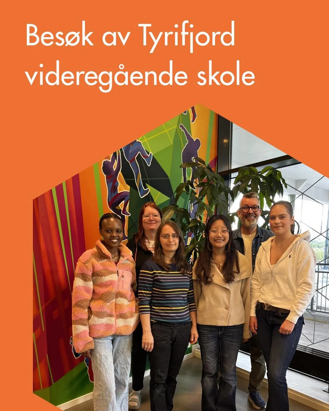 I dag har vi hatt bes&oslash;k av @tyrifjordvgs 🤩 de fikk en omvisning av May Britt etter den fine samtalen vi hadde, hvor elevene stilte reflekterte og gode sp&oslash;rsm&aring;l til oss. 

Takk for bes&oslash;ket!