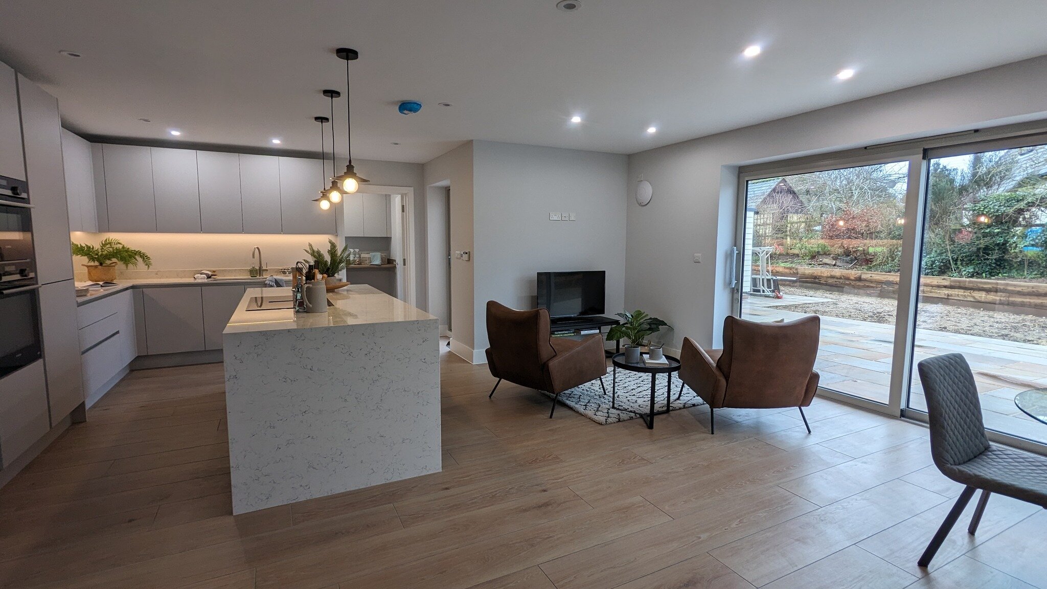 Check out our latest blog post and take a virtual tour of a large open-plan show home that we staged at the beginning of the year🏡

Head over to our website or follow the link in our bio📍

#interiorstaging #stagingblog #beforeandafter #showhomestag