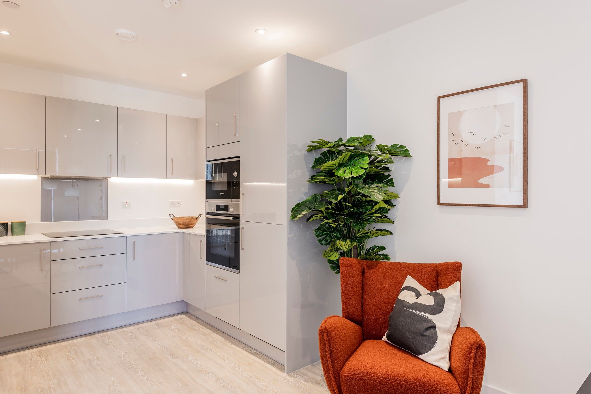 One of the best and most rewarding parts of staging is working with clients to see how we can best utilise the space to make it super practical. This might involve completely reconfiguring a room or investing in multi-functional furniture🛋️

#interi
