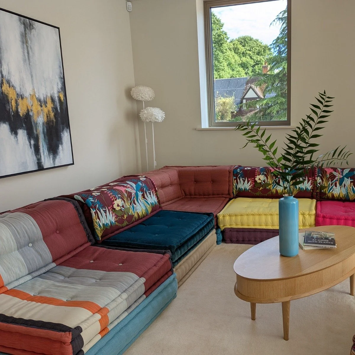 What&rsquo;s wrong with empty rooms? 

🟡There's nothing to look at so they won't stick in your viewers mind.
🟡It&rsquo;s hard to appreciate the size of a room... 

There's a perception that empty rooms should feel bigger because they have less in t