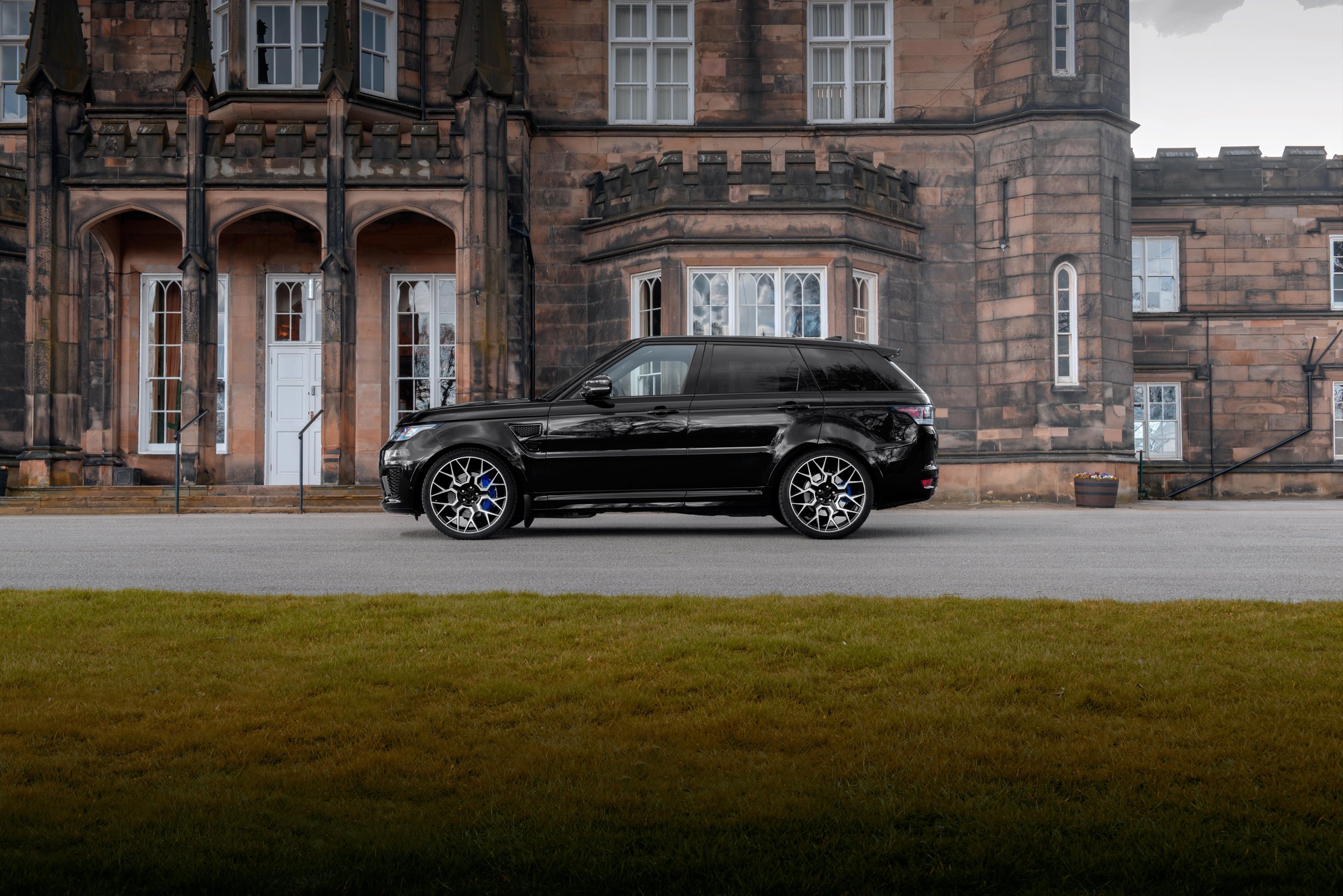 Range Rover Velare VLR02 Diamond Black Machined Face 3-min.jpg