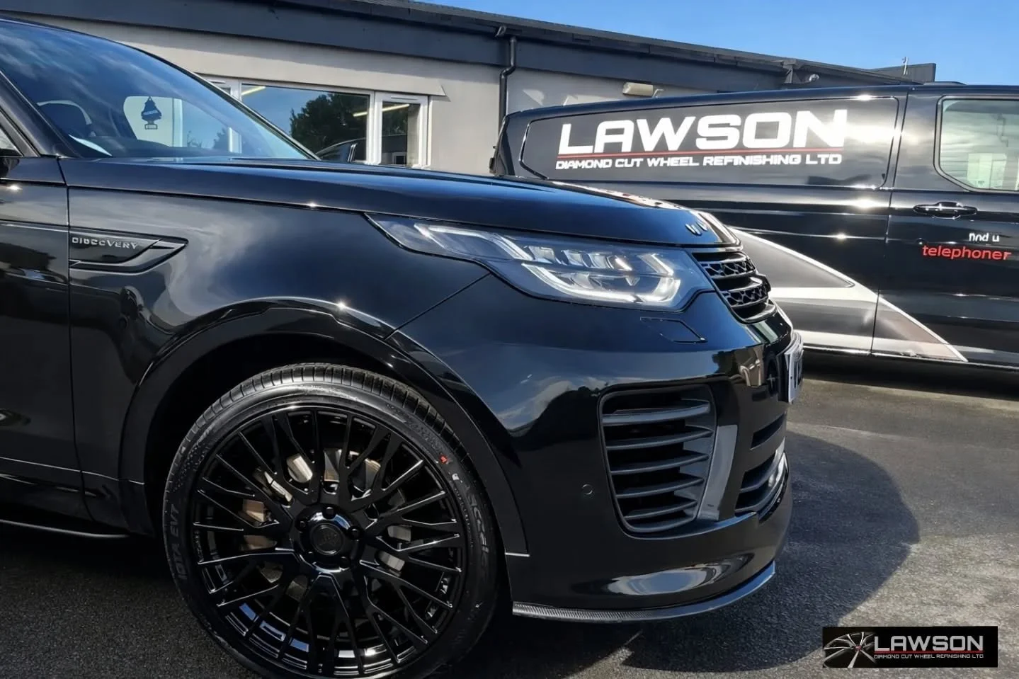 #newwheelday for this #landrover now rolling on a brand new set of 22" #velare #vlr01 with tyre package 👌 

We also supply brands including:

TeamDynamics, Fox, DRC, Calibre, Autec, Borbet, Strom
Supermetal, Riviera, Momo, and 
Dezent and more.