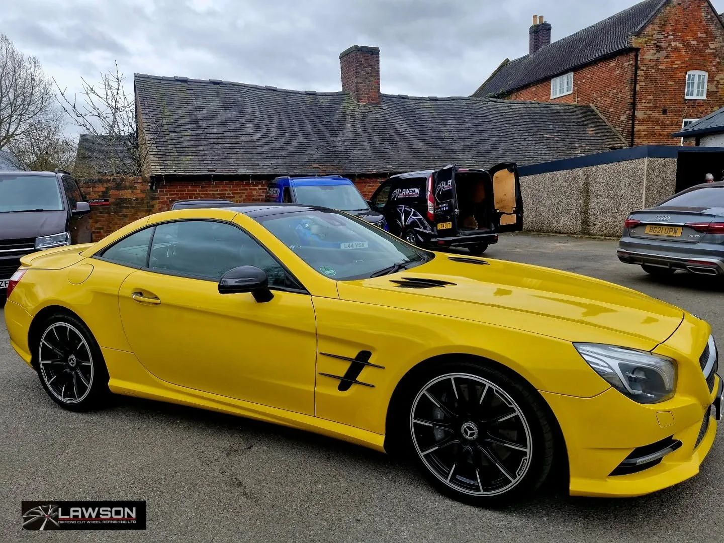 #newwheelday for this #MercedesBenz 👌 fitted with some #brabus style Mercedes 19" Gloss Black Diamond Cut wheels. 

We have Mercedes, Audi, Vw, and Commercial Wheels in stock, ready to go 👍

We also supply brands including:

TeamDynamics, Fox,
