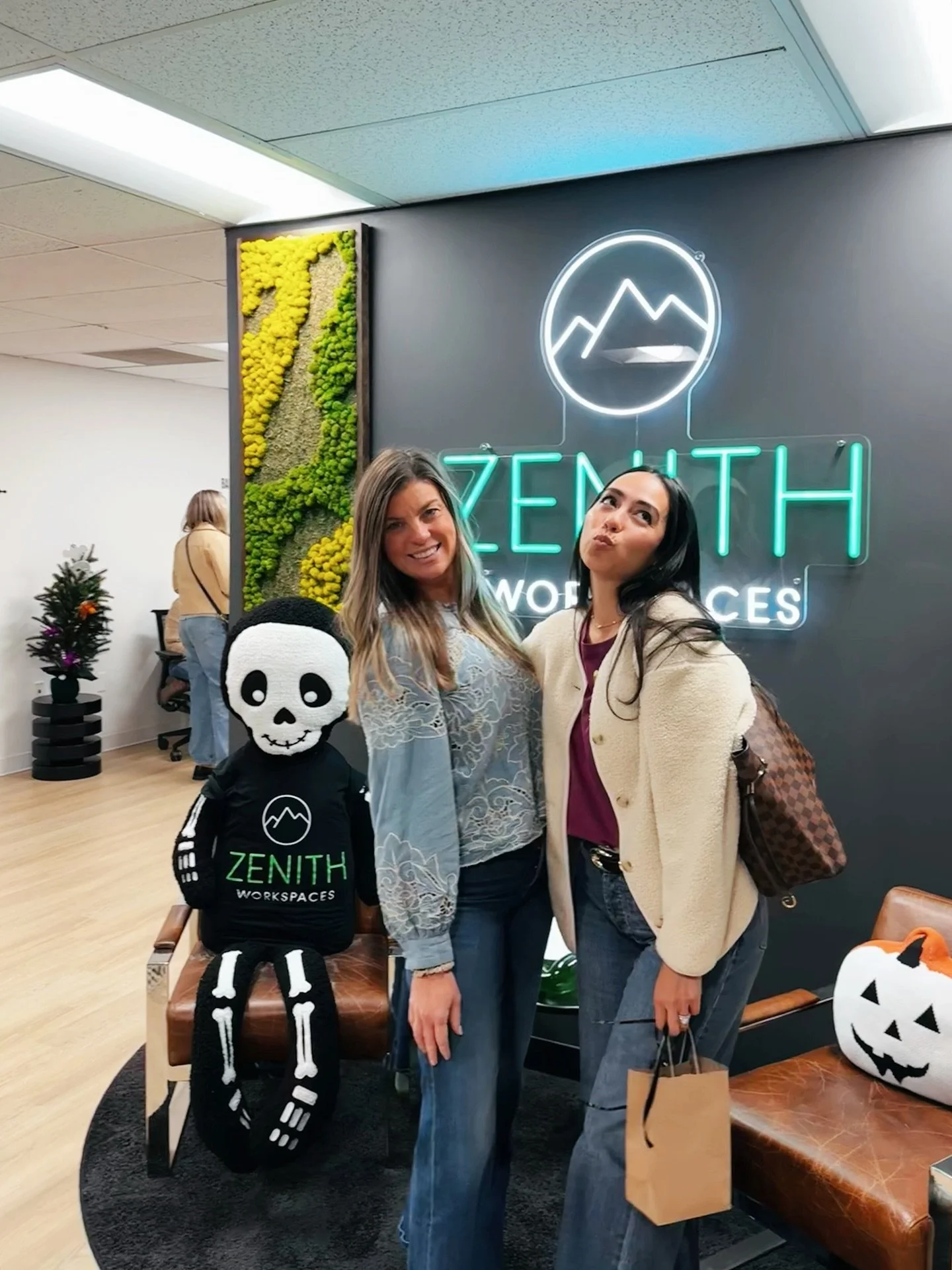 Thanks Meg for the best coworking sesh before the month ends! Such a cool space to work from @coasst.co @zenithworkspaces 🫶🫶🫶