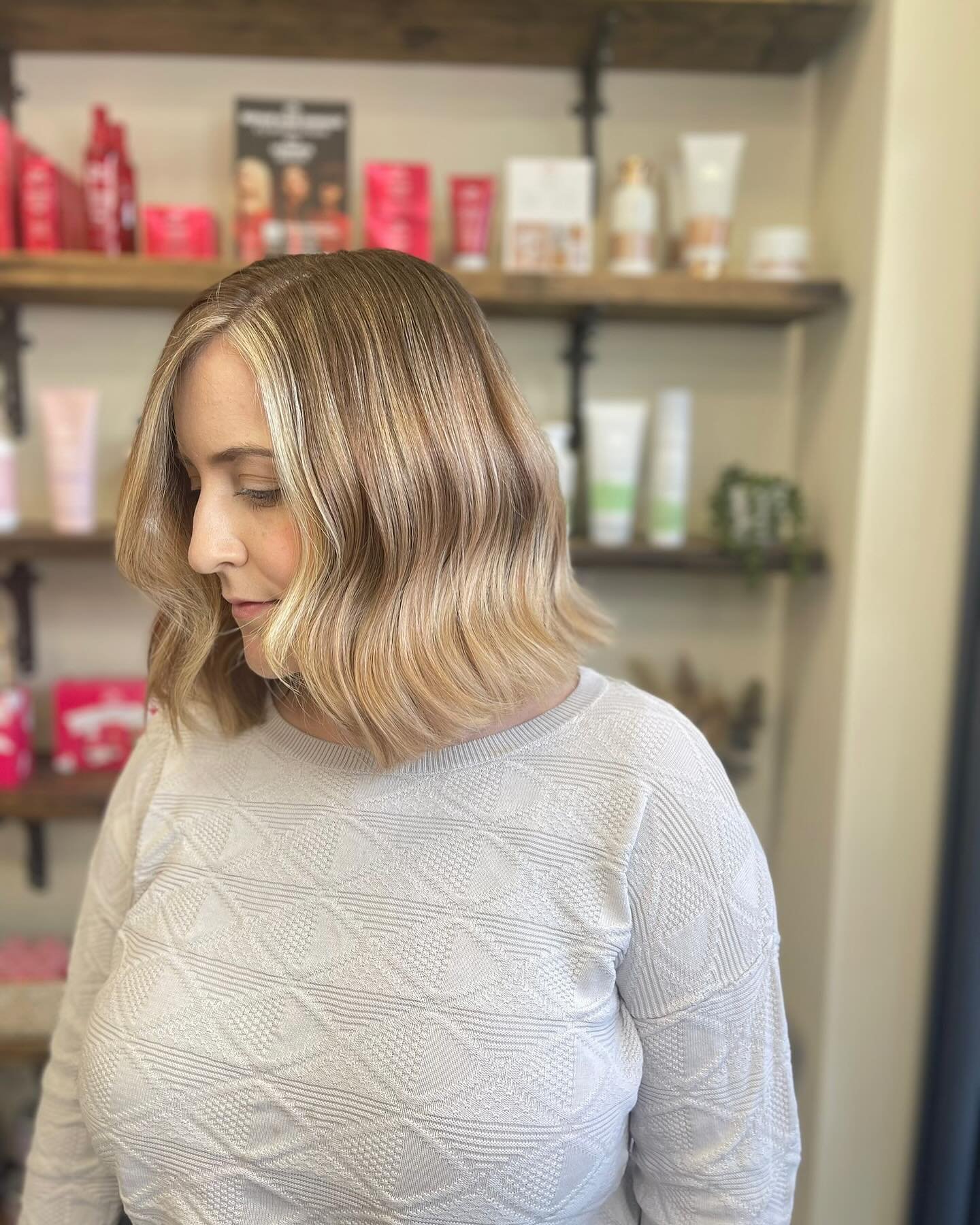 The most beautiful balayage and baby money piece by our Lucy! ✨
.
.
.
#balayage #moneypiece #salon #surrey #easthorsley