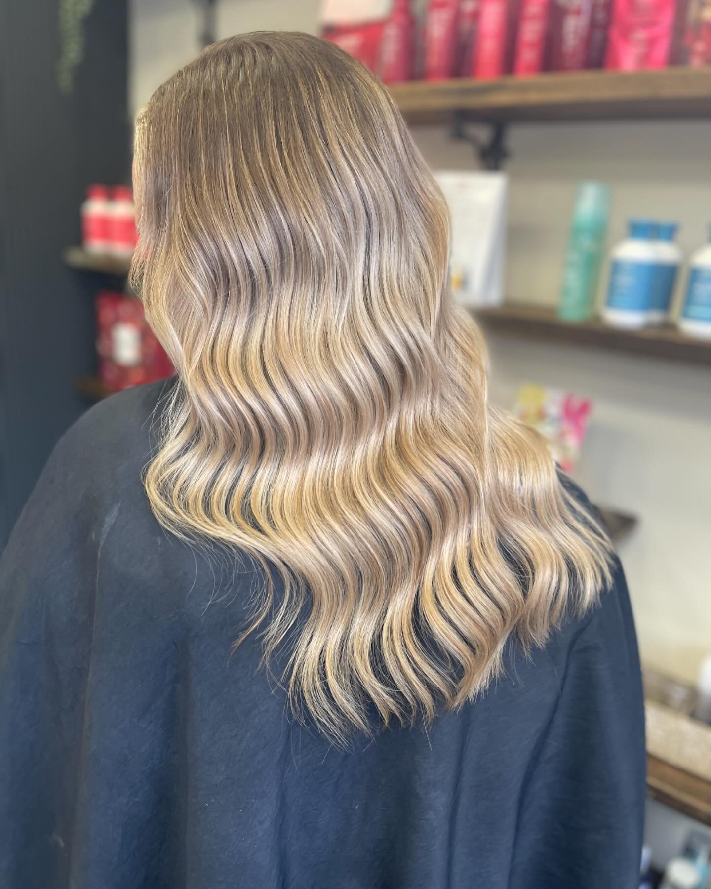 Golden Balayage ✨👌🏻💛 Marie Nailed it with this glossy beauty! 
.
.
.
#balayage #waves #golden #salon #easthorsley #hair