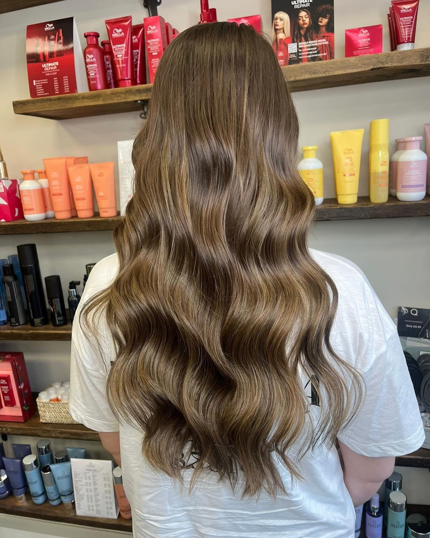 The most beautiful full head of nano extensions for this bride to be! ✨ 

Katy added 18inch of mixed shades to add thickness and length 👌🏻 
.
.
.
#hairextensionssurrey #hairextensions #nano #salon #surrey #easthorsley
