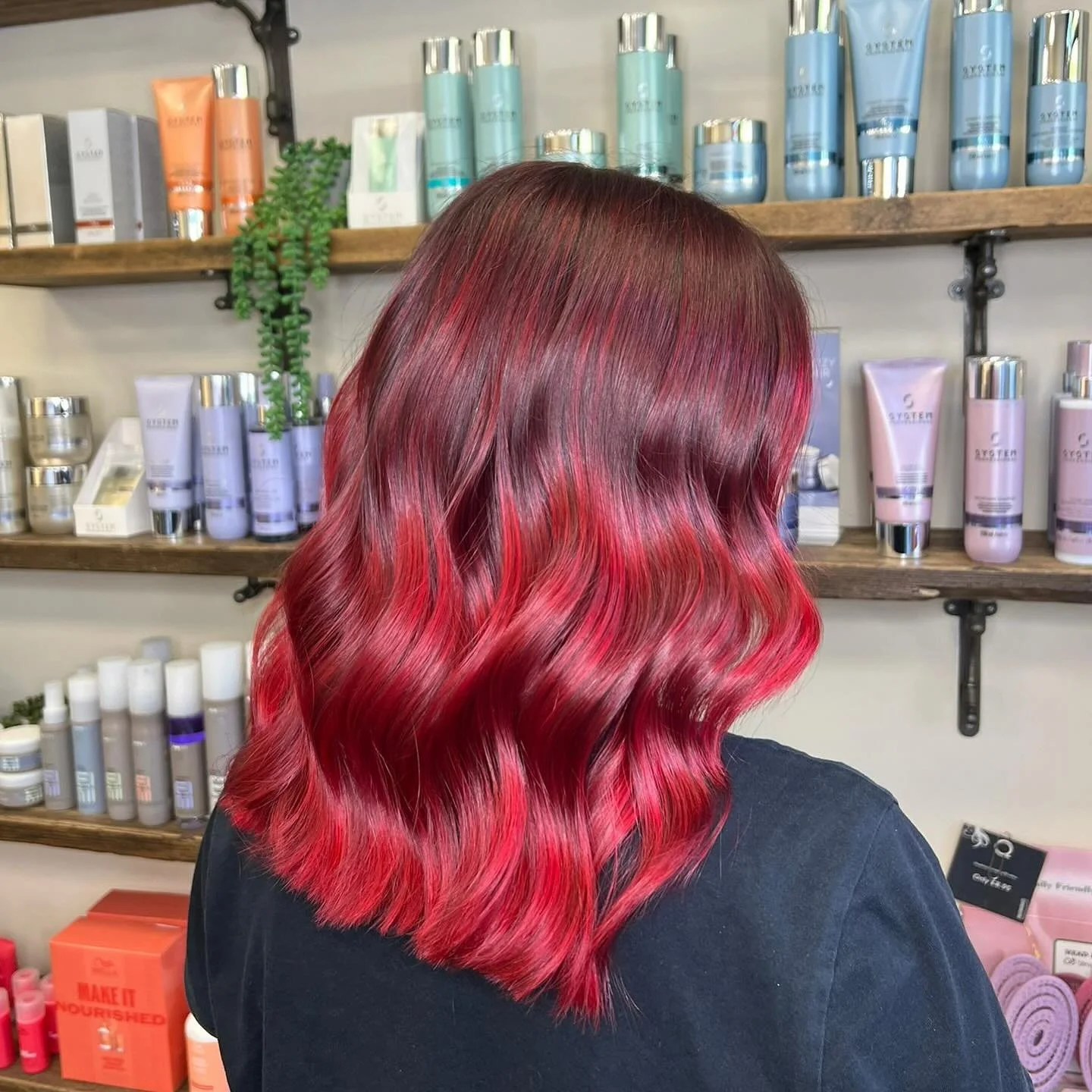 Because Balayage doesn&rsquo;t need to be blonde!! In lurveee with this red by our amazing Hannah ❤️&hearts;️🌹🍷
.
.
.
#salon #surrey #easthorsley #redbalayage #redhair #vibrantred