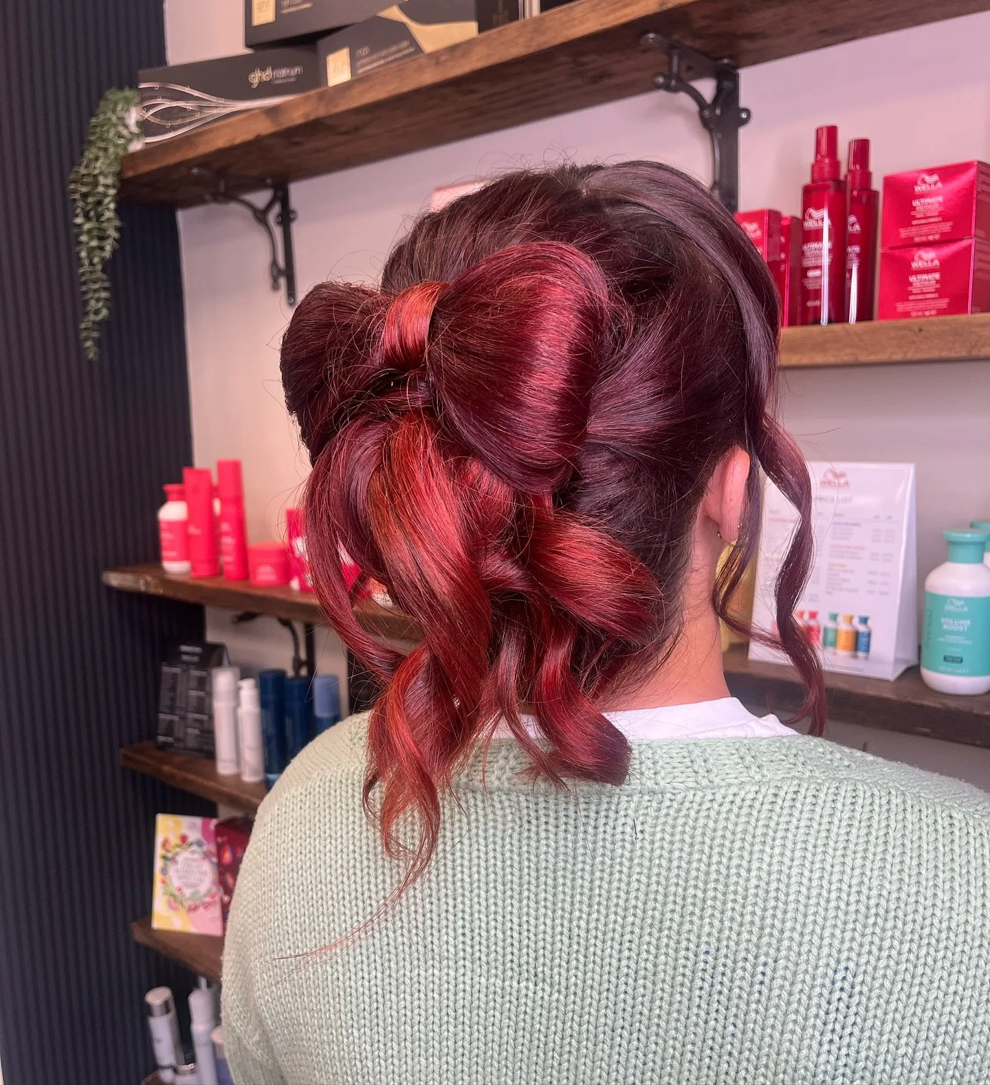 Ladies Day Look 🎀 🐎 
&bull;
&bull;
&bull;
#surreyhairstylist #bridalhairsurrey #weddinghairsurrey #bridalinspo #surreybride #hairbow