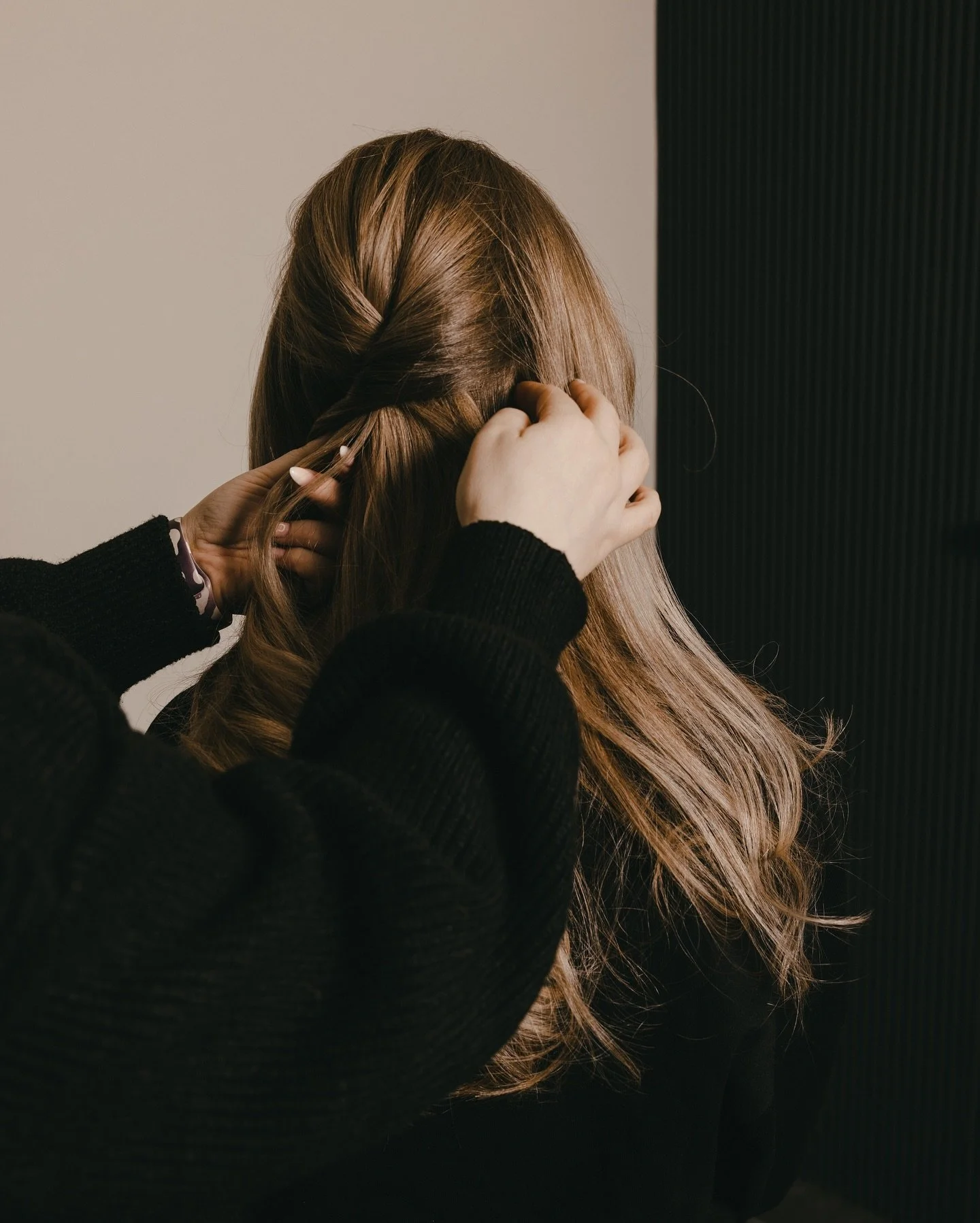 🚩 Are you worried you won&rsquo;t like your hair on your wedding day? 🚩
&bull;
That is where the importance of a Bridal Trial comes in! ❤️
We suggest you book your trial on the lead up to your day, usually after you have said yes to the dress - Up 