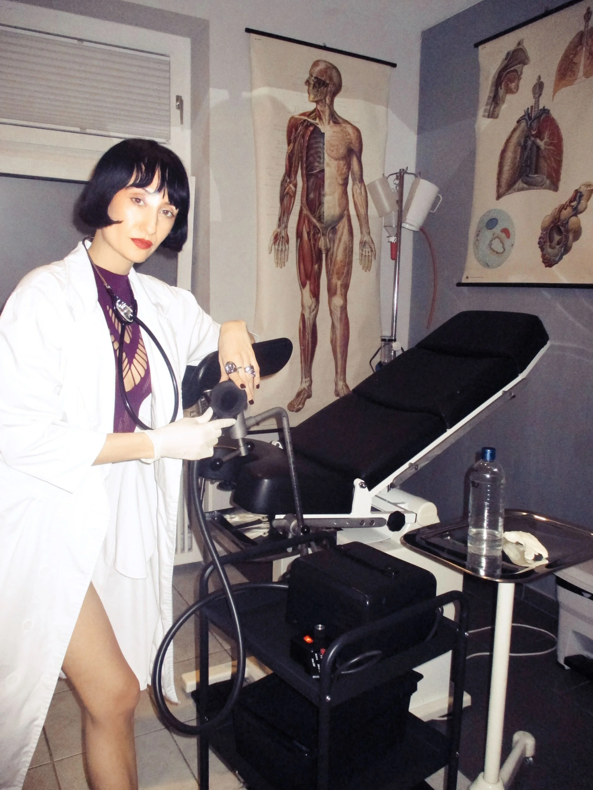 Mastering the Venus 2000 at Berlin BDSM Studio Lux – with Mistress Beate