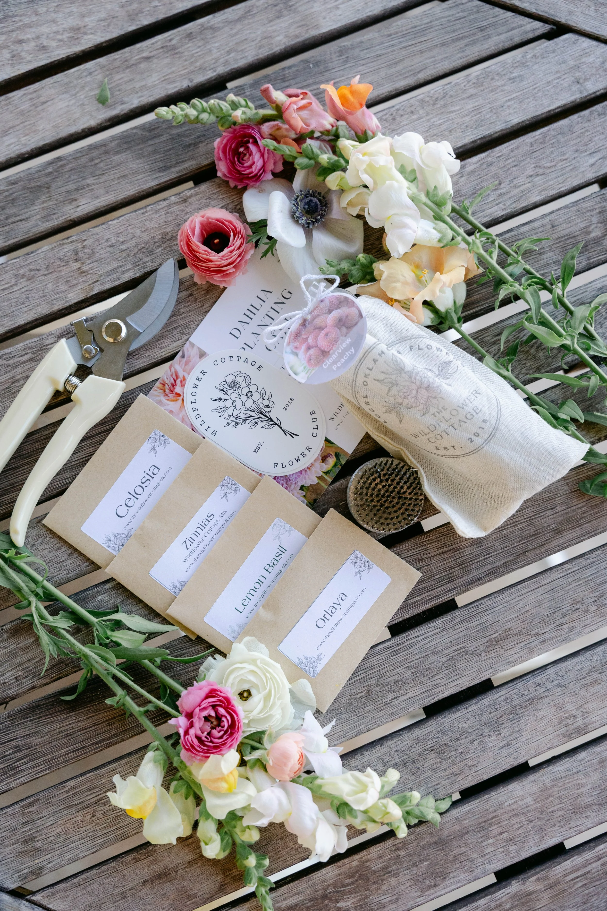 DeluxeBouquetinaBox.jpg (Copy)