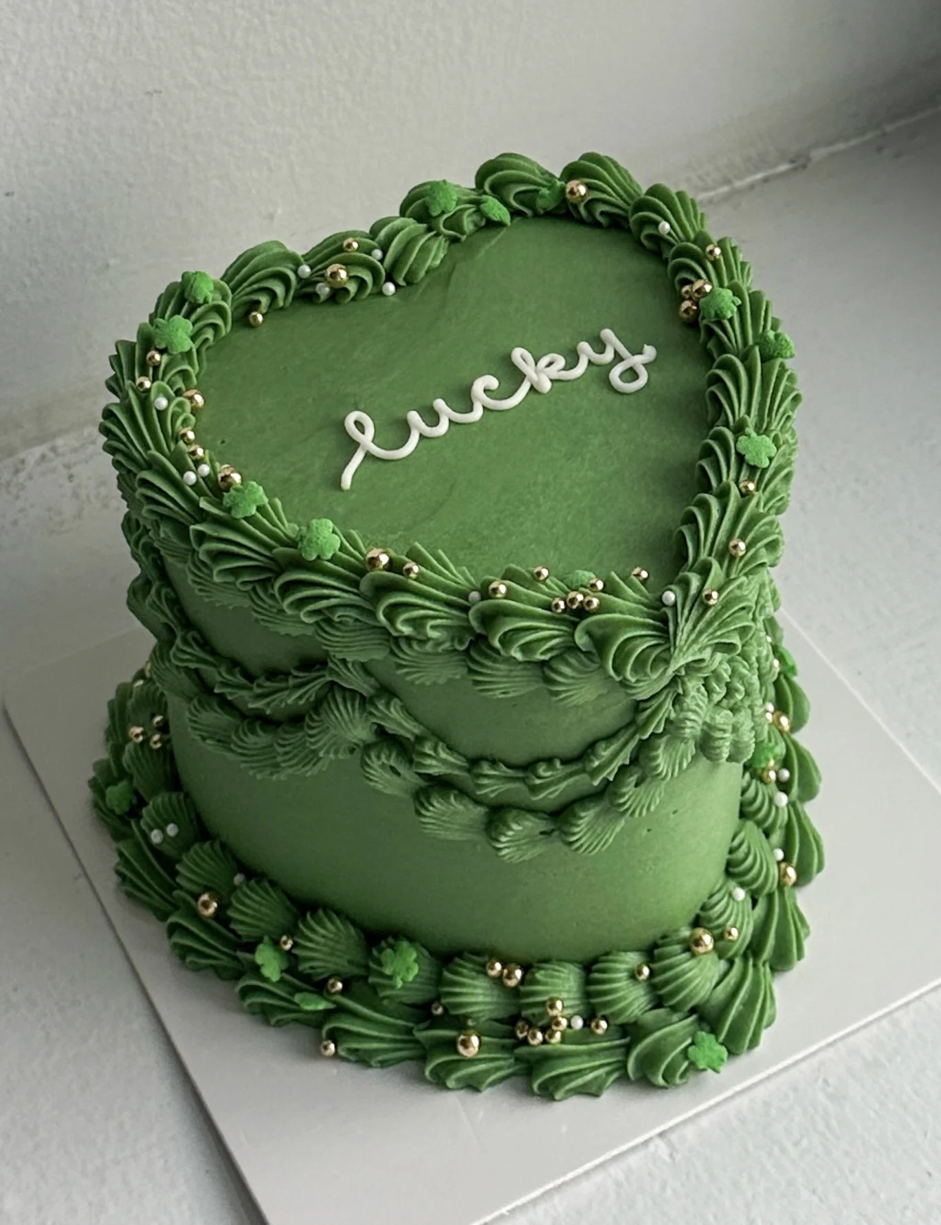 4" Vintage "Lucky" Cake