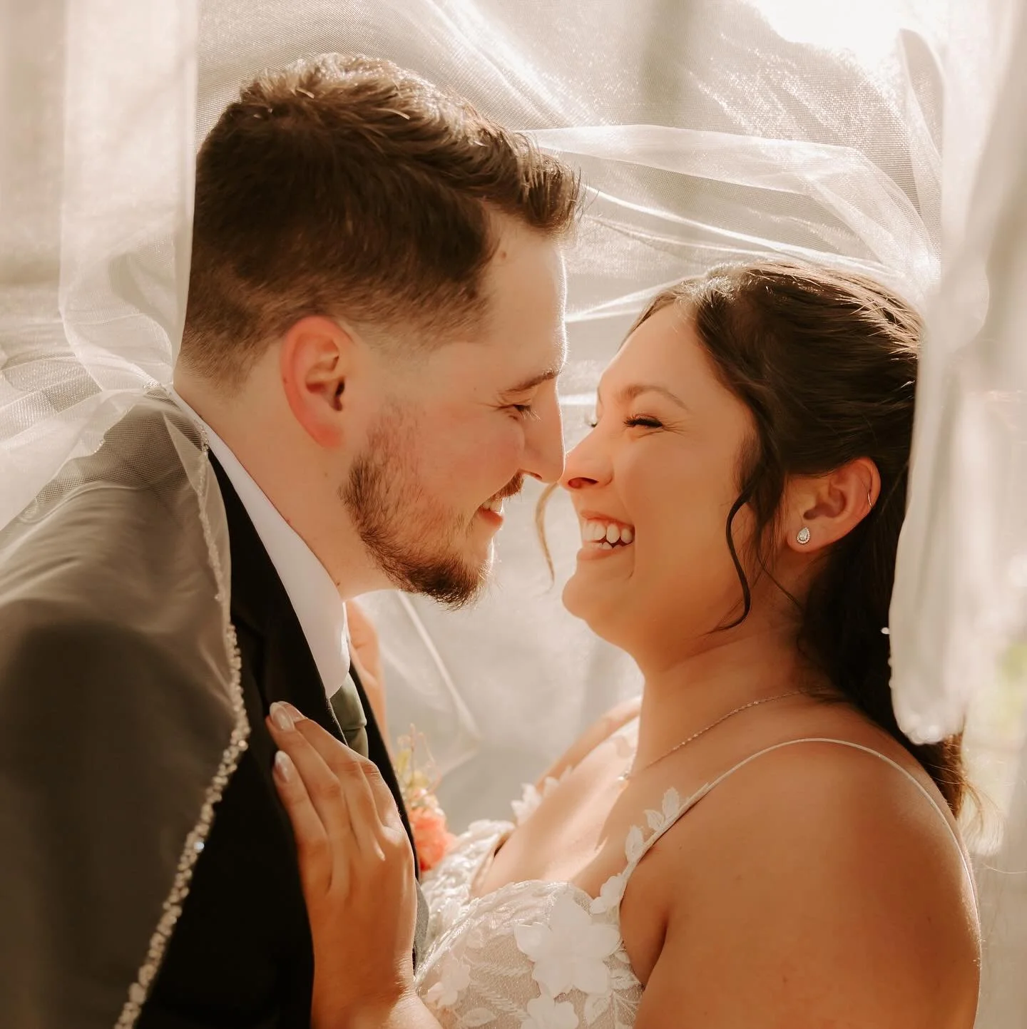 Stunning shots from our day with Katelyn+ Jacob, courtesy of @carlyt.photography ✨ 

Vendor Team

venue @hardy_farm 
coordinators @tinylasermaine 
photo @carlyt.photography 
catering: @truckinpizza 
bar @royalbeebartending 
sweets Delectables By Dane