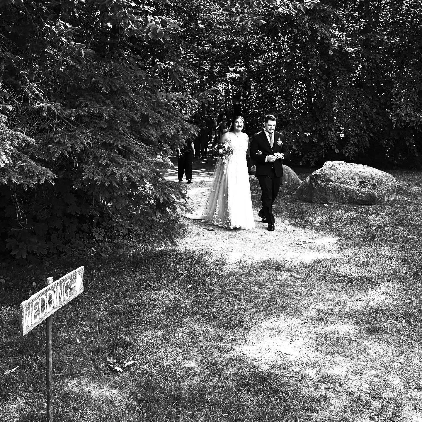 &bull;

Katelyn + Jacob &bull; 6/21/2025 &bull; @hardy_farm 

Patiently waiting to see the day through @carlyt.photography eyes 📸 We&rsquo;ve seen the previews + we can&rsquo;t wait to share our favorites!