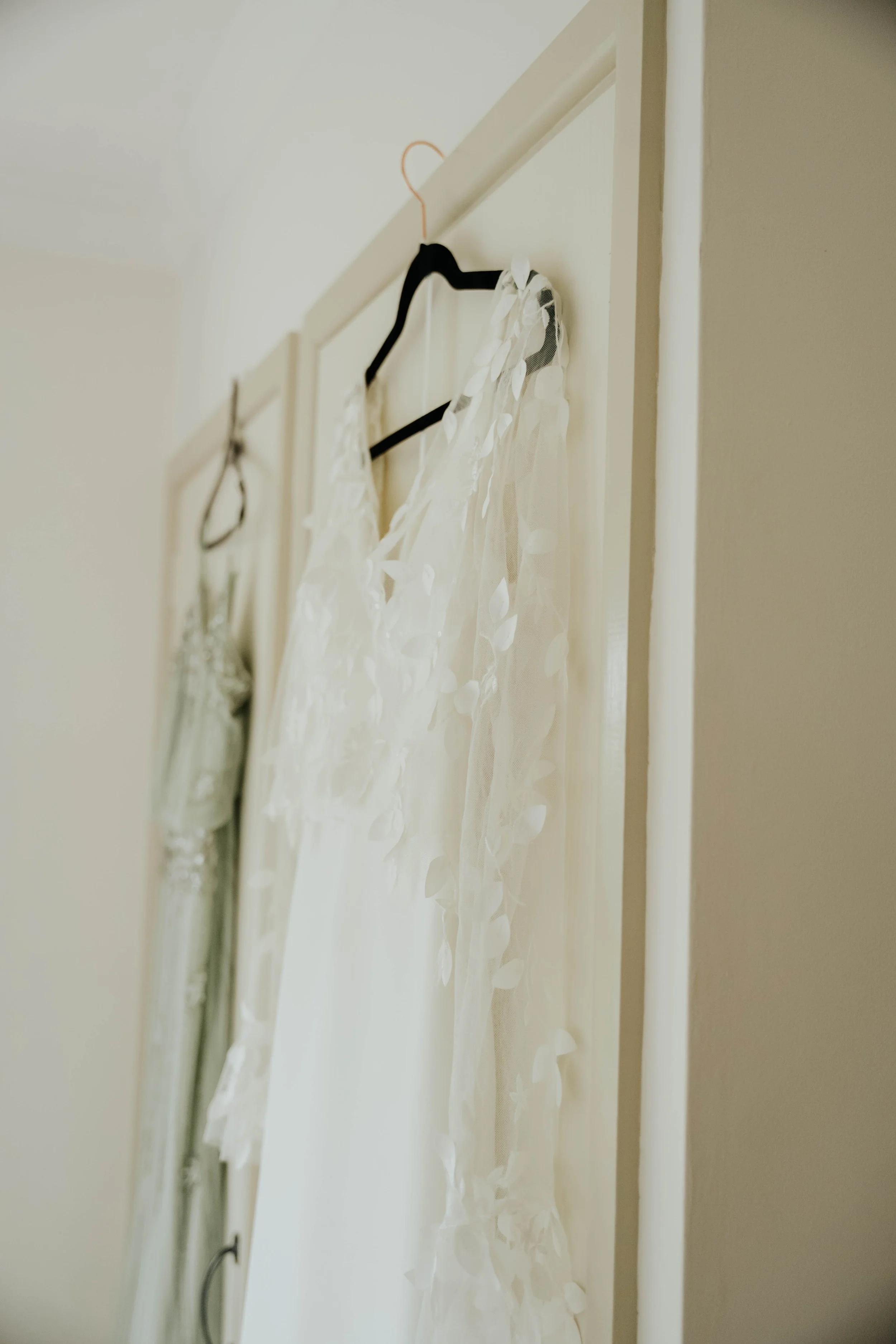 Jesse&Naomi_GettingReady-50.jpg