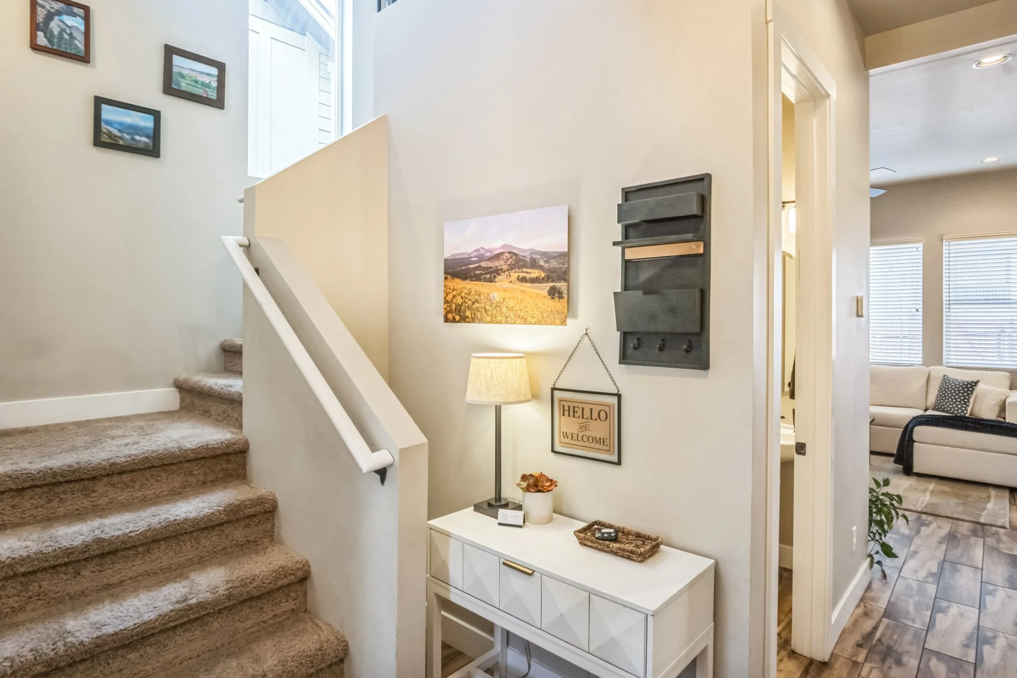 3194 Stairs and welcome.jpg