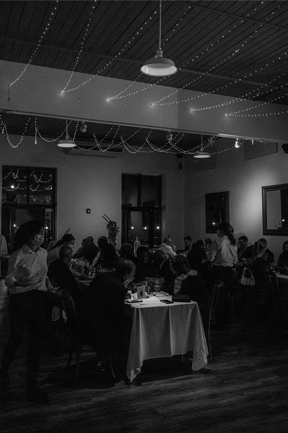 Moody-Romantic-Reception-Space-Metro-Bis-Resturant