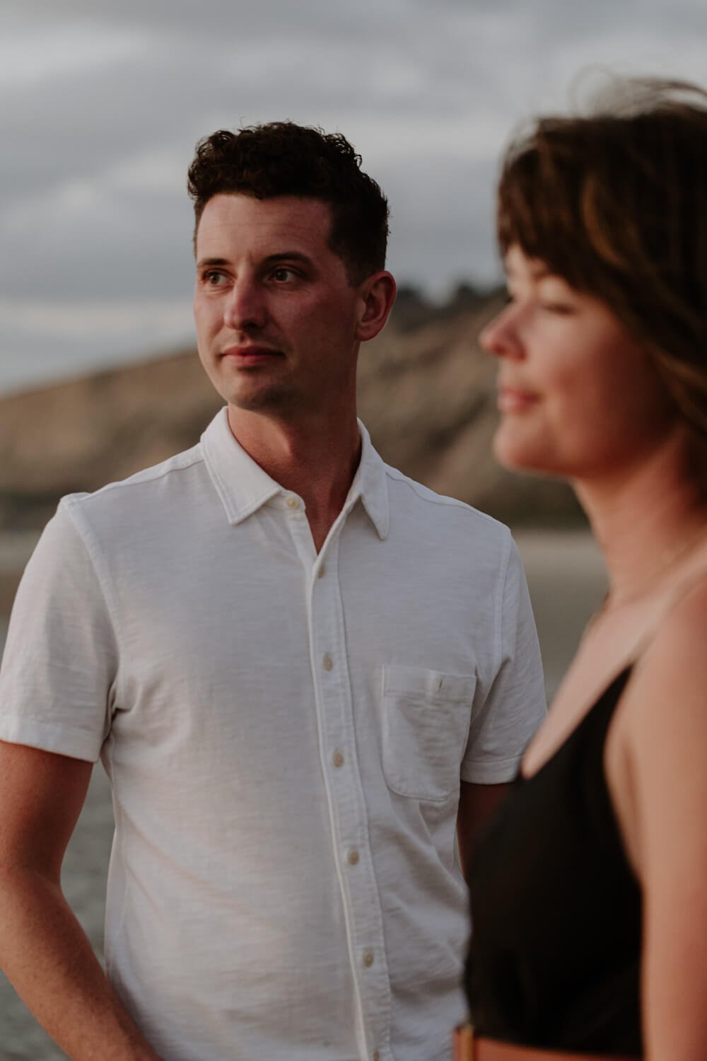 Close-up-couple-at-sunset-Del-Mar-couple