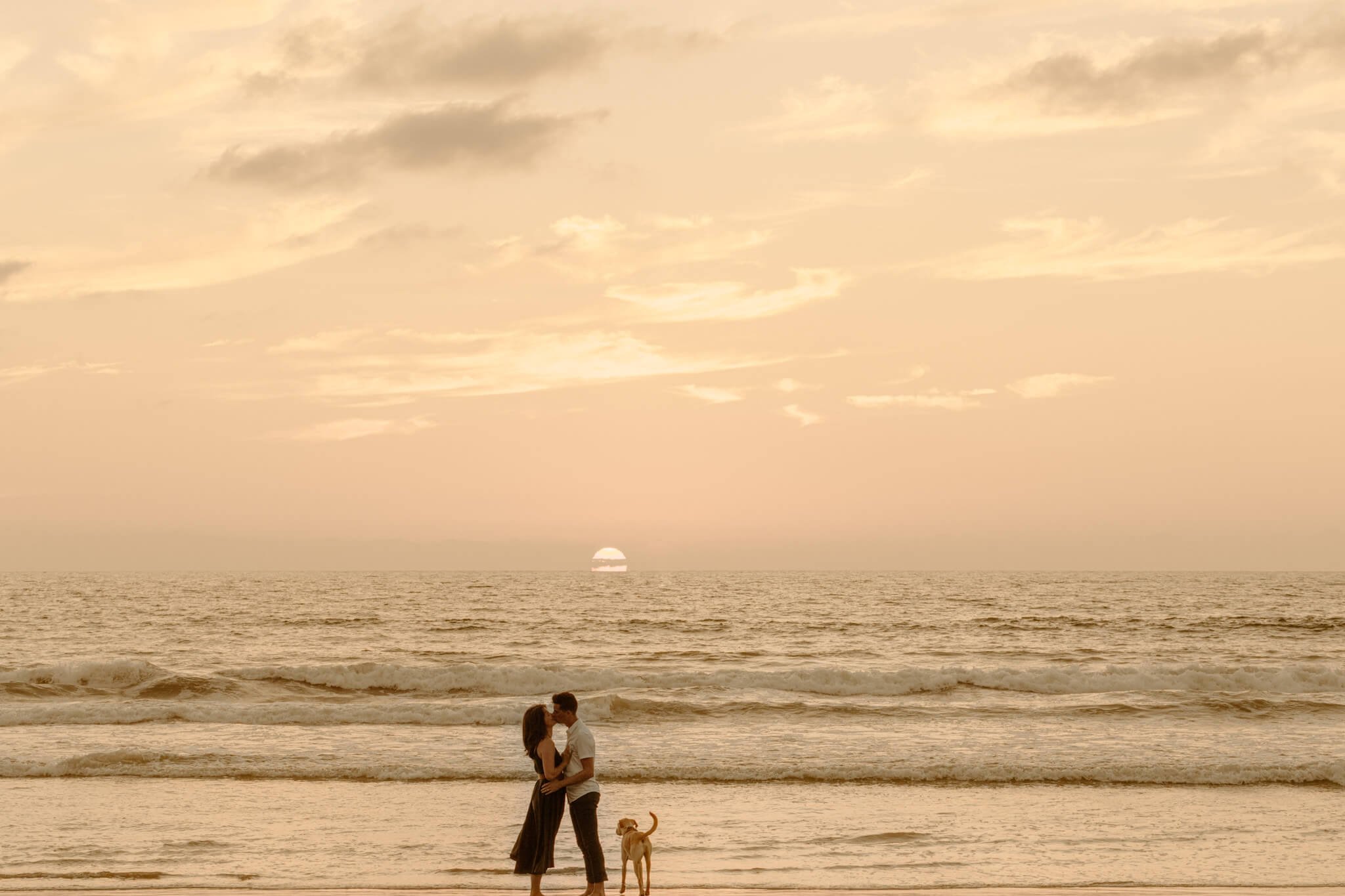 Romanic-Sunset-Kissing-Couple-Southern-California-Photographer
