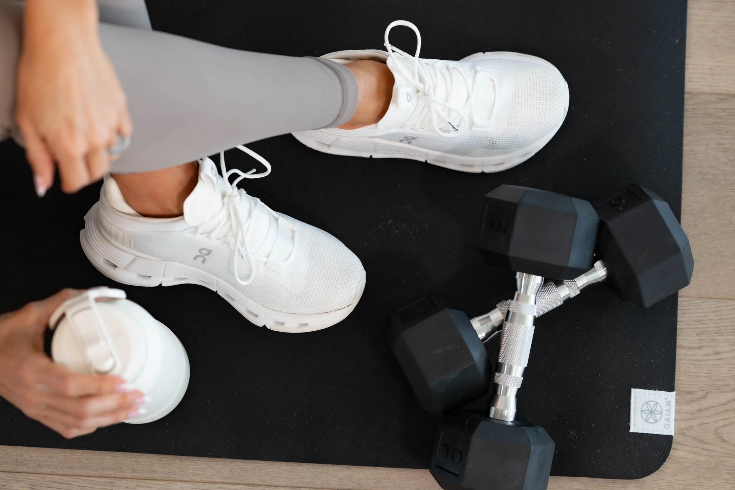 Seana Phelps Midlife Trainer and Nutrition Coach Janel Gion Photography Studio Lifestyle Brand Pensacola beach Florida Brand Photography Shoot weights close up